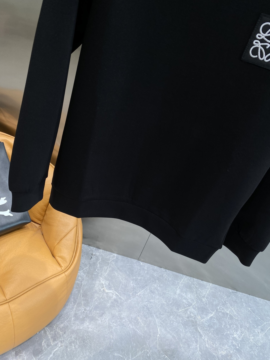 《𝙉𝙚𝙬🤍🖤罗家》25秋冬新品空气层 圆领卫衣，正面品牌标识设计，创意重释品牌标志性设计，采用400克重