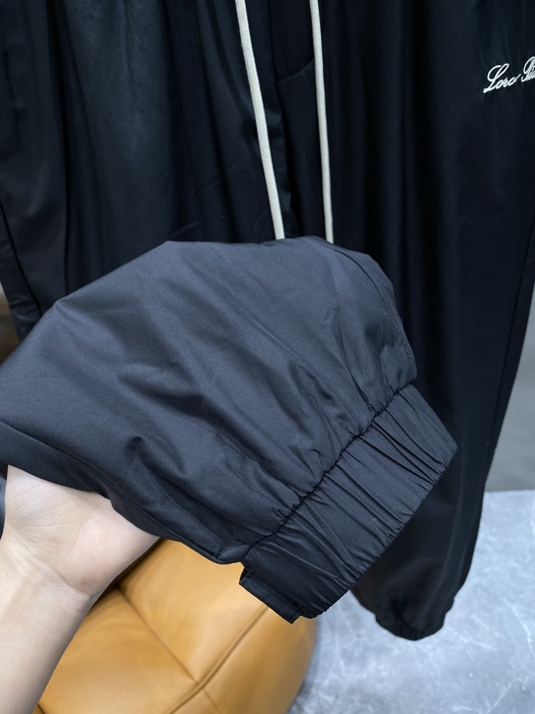 《𝙉𝙚𝙬🖤🤍lP🆕家》2025专柜新品大爆款高端休闲裤松紧裤！奢华品牌logo重工艺点缀 随意进出专柜，