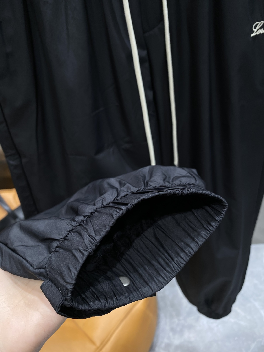 《𝙉𝙚𝙬🖤🤍lP🆕家》2025专柜新品大爆款高端休闲裤松紧裤！奢华品牌logo重工艺点缀 随意进出专柜，