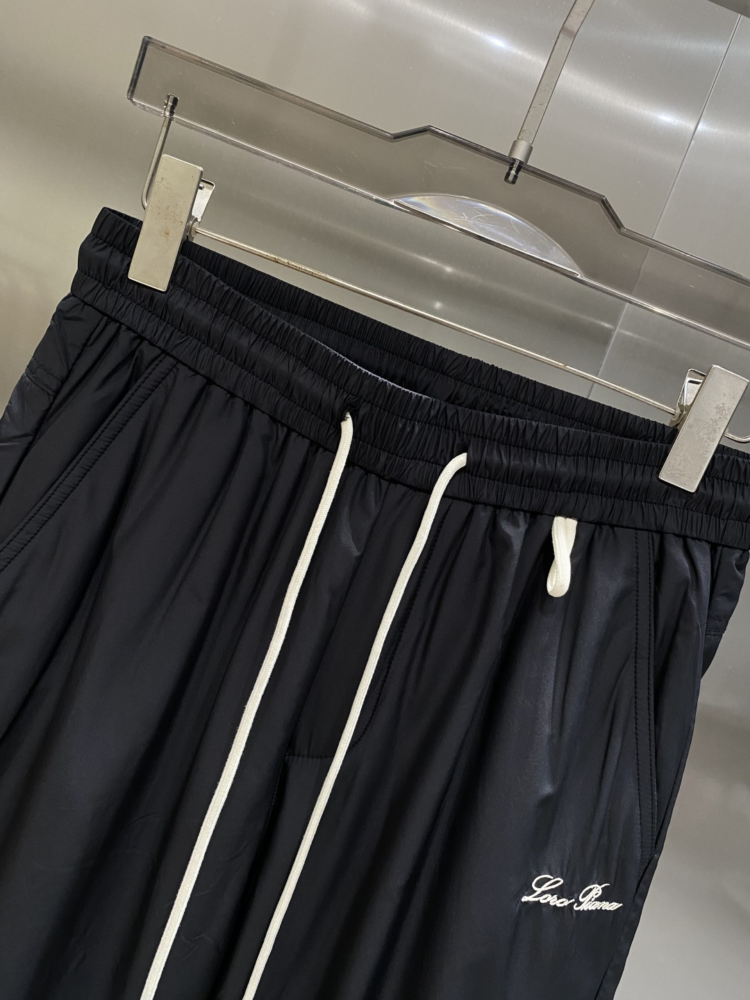 《𝙉𝙚𝙬🖤🤍lP🆕家》2025专柜新品大爆款高端休闲裤松紧裤！奢华品牌logo重工艺点缀 随意进出专柜，