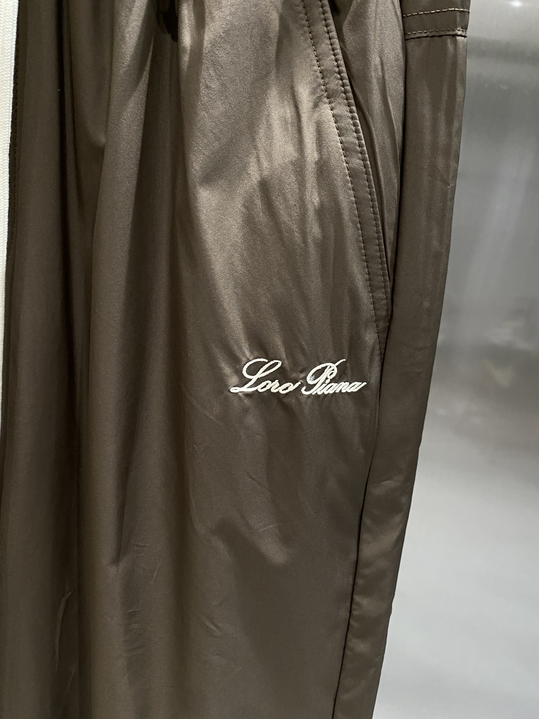 《𝙉𝙚𝙬🖤🤍lP🆕家》2025专柜新品大爆款高端休闲裤松紧裤！奢华品牌logo重工艺点缀 随意进出专柜，