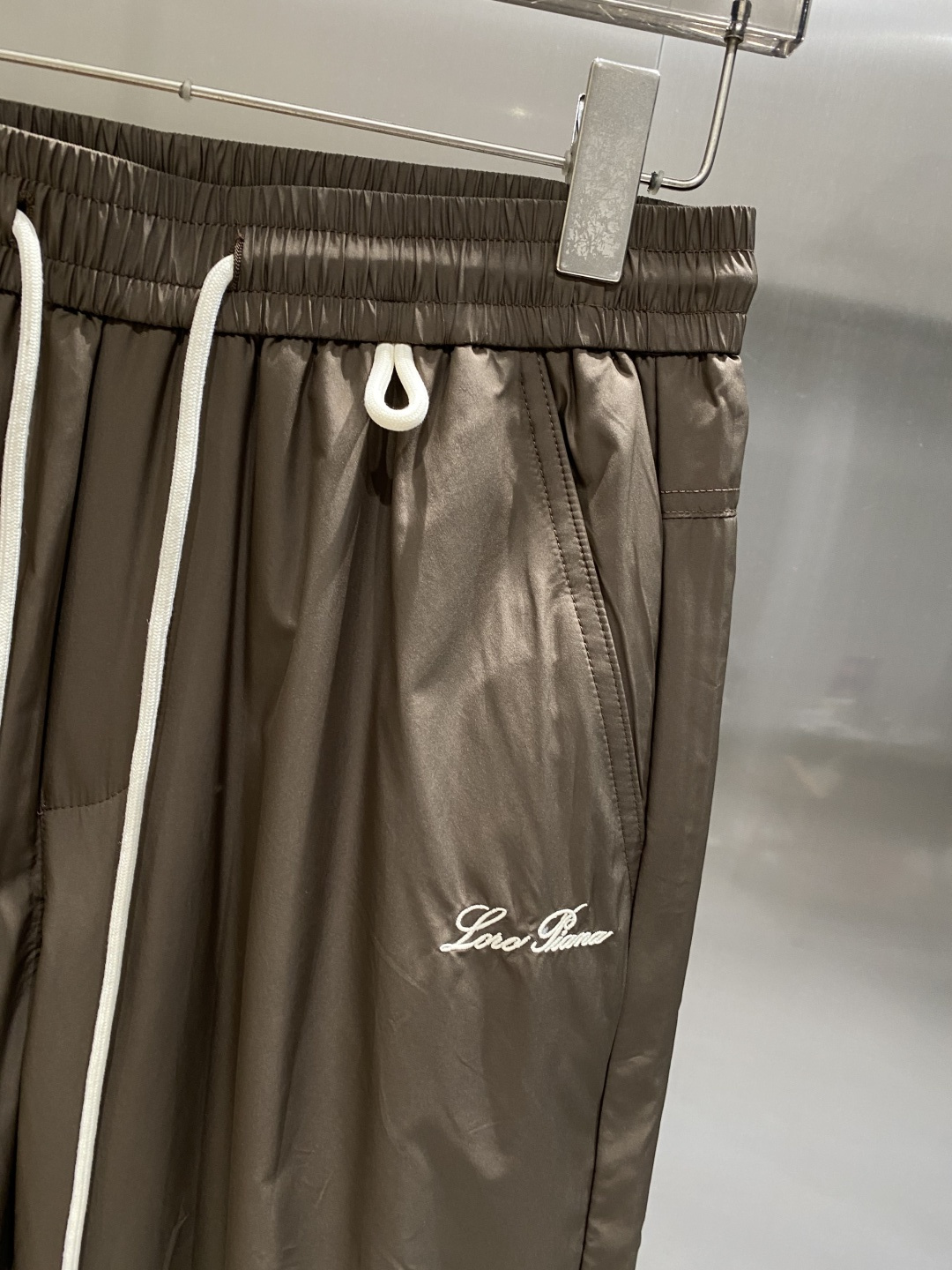 《𝙉𝙚𝙬🖤🤍lP🆕家》2025专柜新品大爆款高端休闲裤松紧裤！奢华品牌logo重工艺点缀 随意进出专柜，