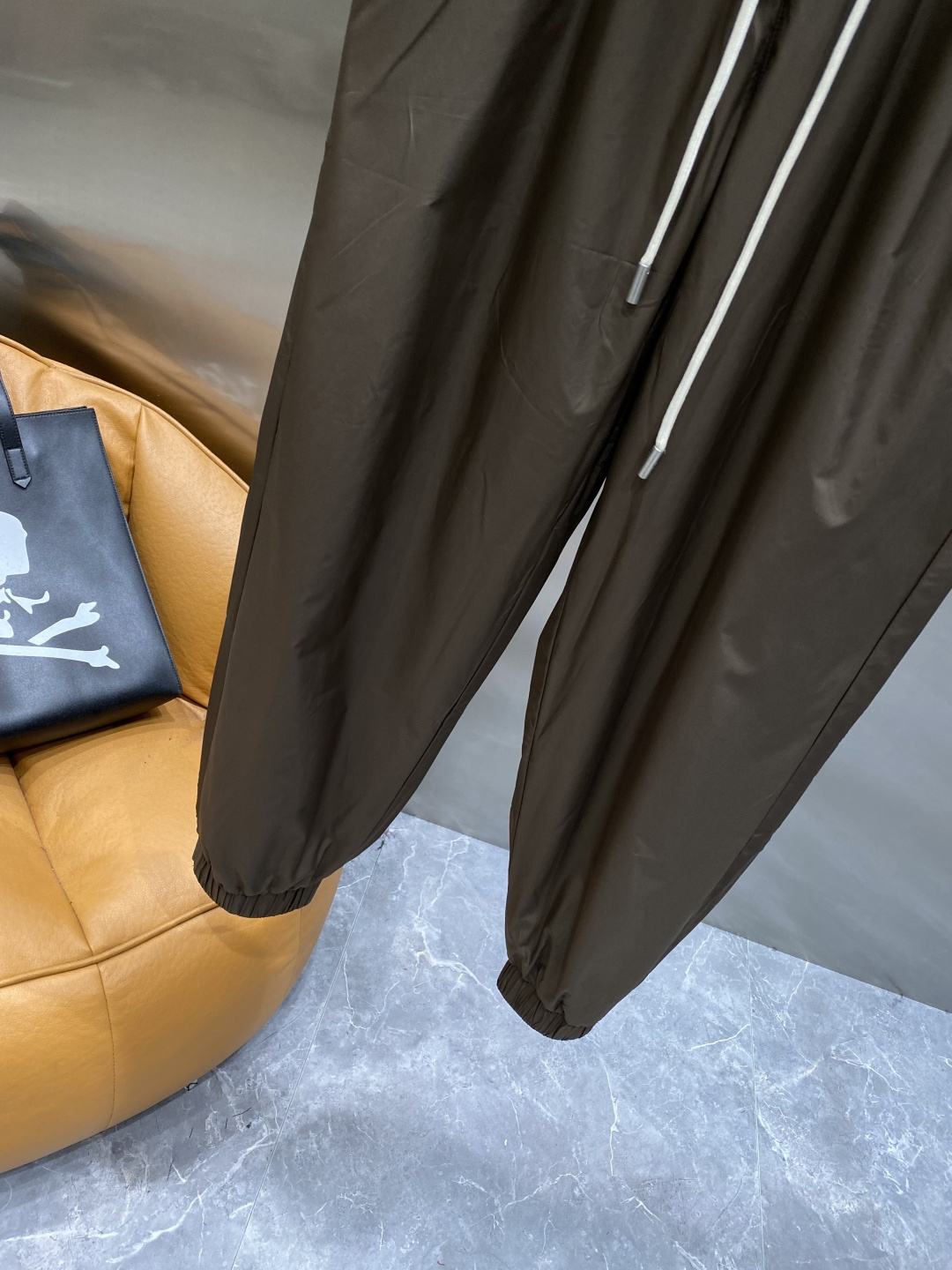 《𝙉𝙚𝙬🖤🤍lP🆕家》2025专柜新品大爆款高端休闲裤松紧裤！奢华品牌logo重工艺点缀 随意进出专柜，