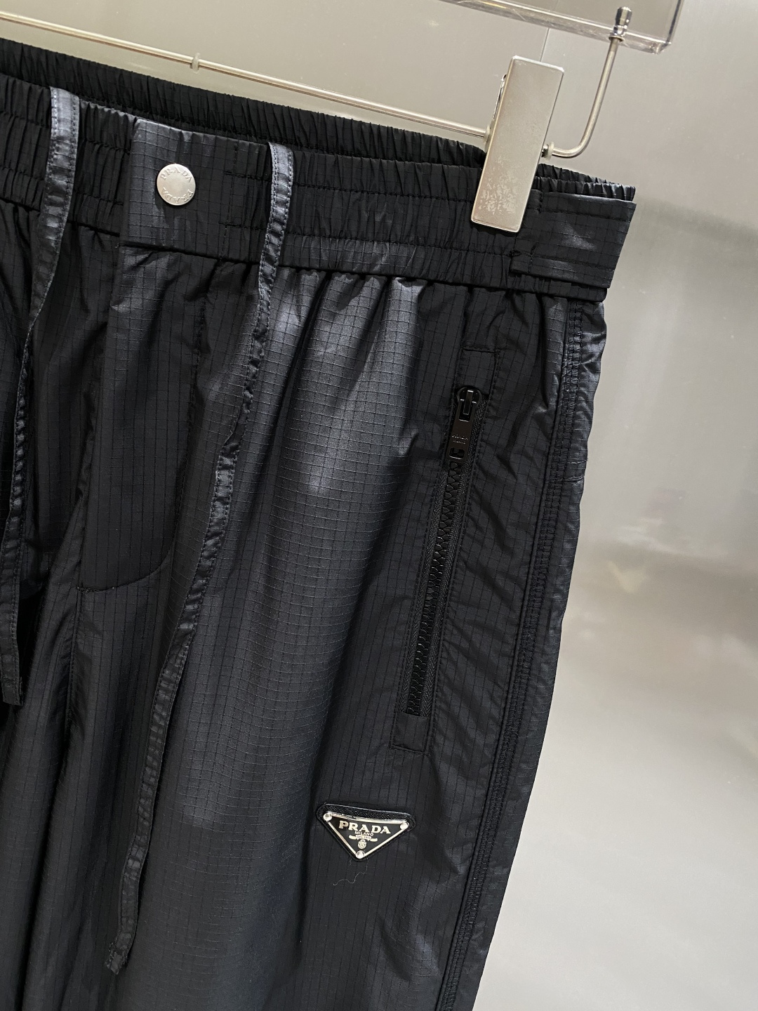 《𝙉𝙚𝙬🖤🤍普家》2025专柜新品大爆款高端休闲裤松紧裤！奢华品牌logo重工艺点缀 随意进出专柜，高端