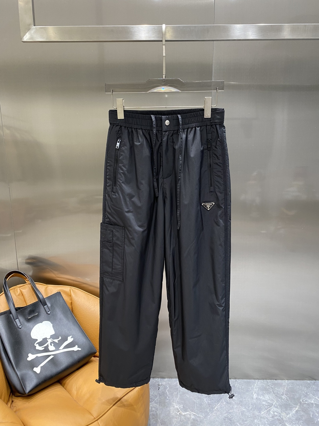 《𝙉𝙚𝙬🖤🤍普家》2025专柜新品大爆款高端休闲裤松紧裤！奢华品牌logo重工艺点缀 随意进出专柜，高端