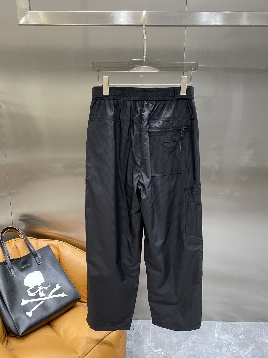 《𝙉𝙚𝙬🖤🤍普家》2025专柜新品大爆款高端休闲裤松紧裤！奢华品牌logo重工艺点缀 随意进出专柜，高端