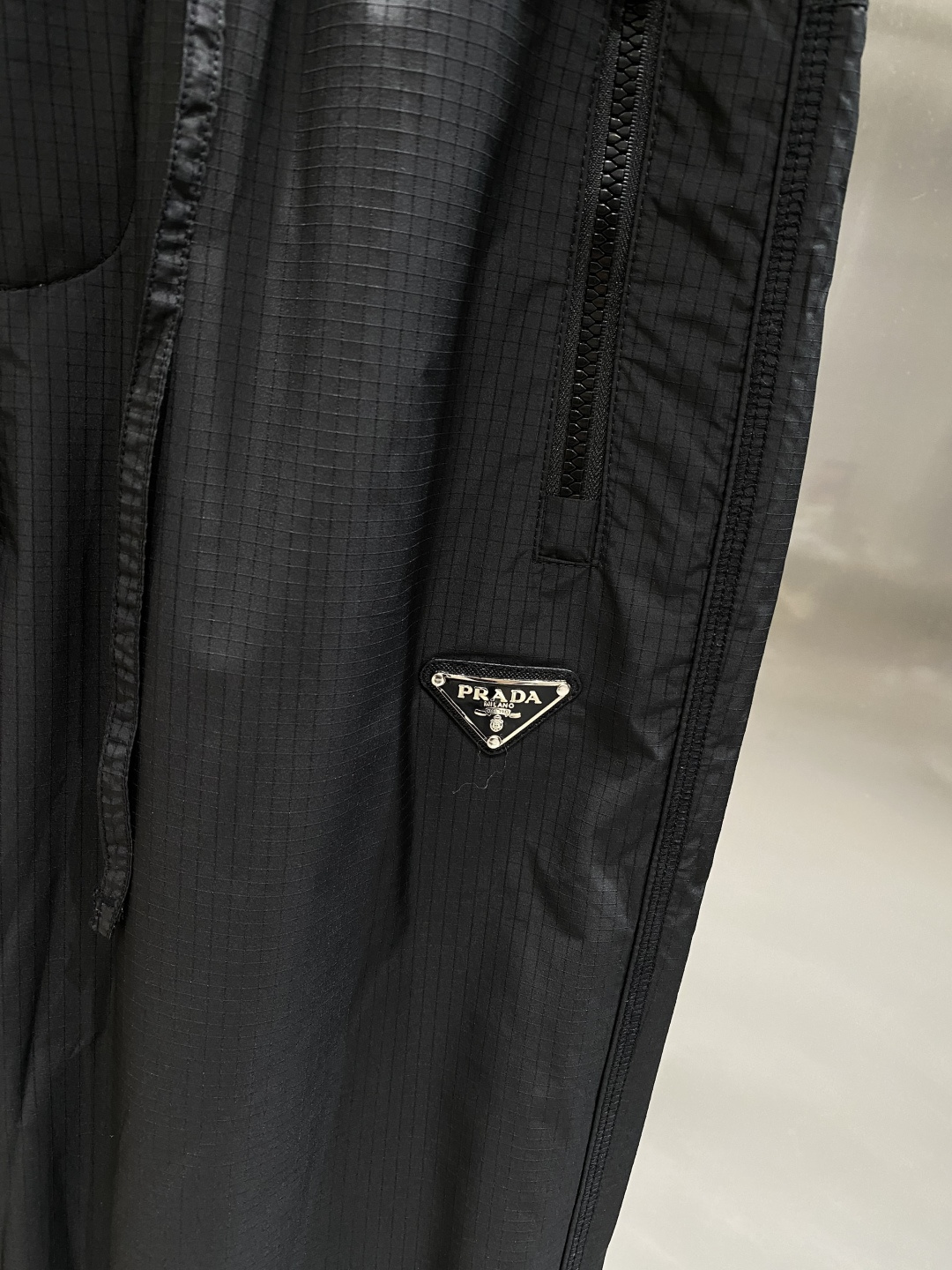 《𝙉𝙚𝙬🖤🤍普家》2025专柜新品大爆款高端休闲裤松紧裤！奢华品牌logo重工艺点缀 随意进出专柜，高端