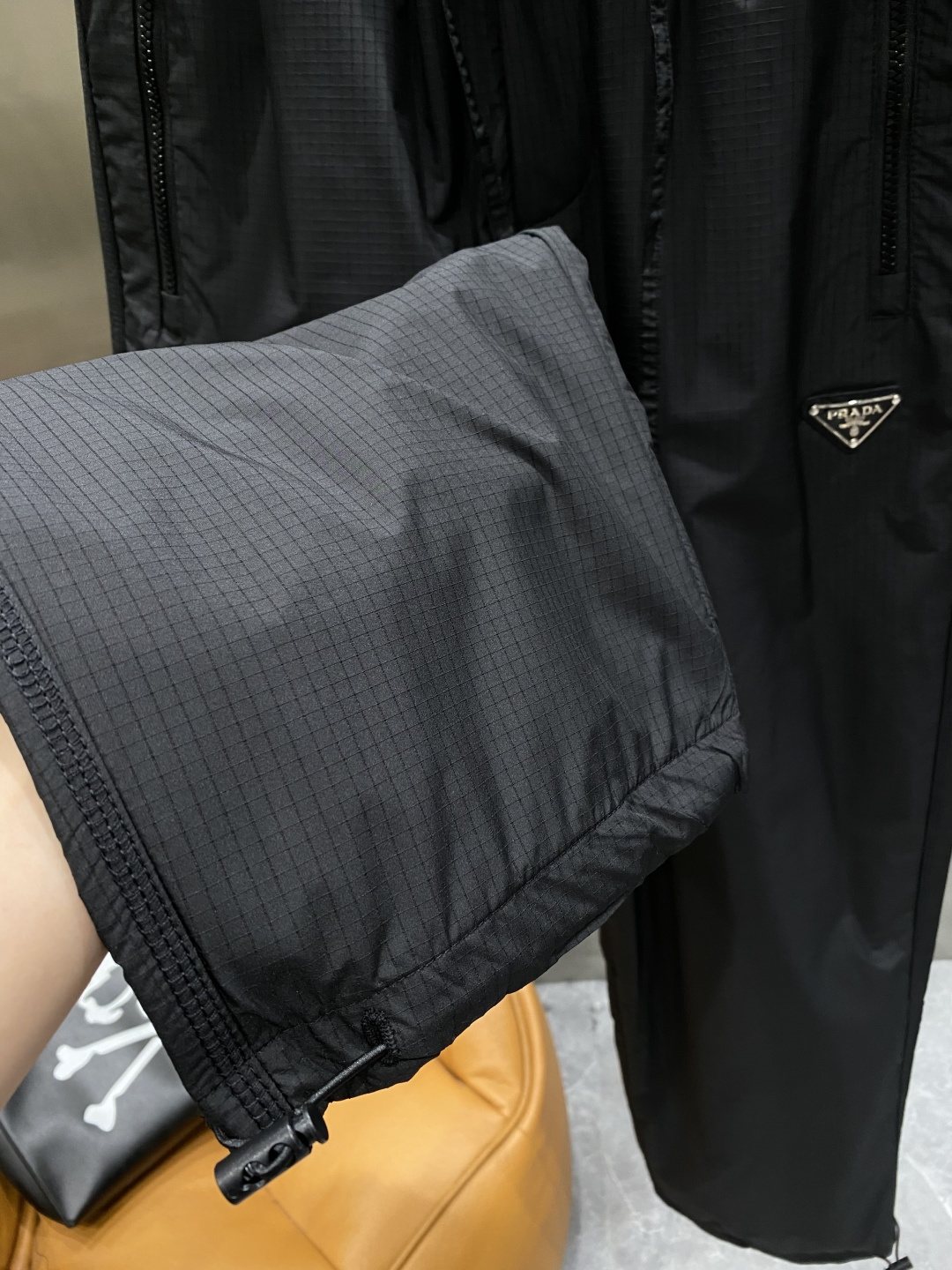 《𝙉𝙚𝙬🖤🤍普家》2025专柜新品大爆款高端休闲裤松紧裤！奢华品牌logo重工艺点缀 随意进出专柜，高端