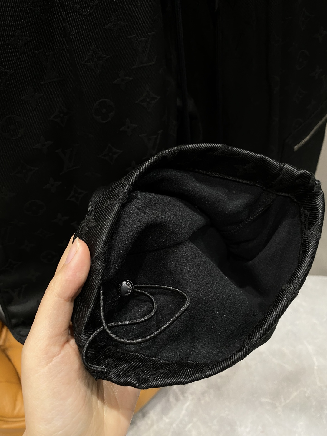 《𝙉𝙚𝙬🤍🖤驴家 》25专供新款休闲裤 高端版本！专柜定制面料 舒适度高，细节无可挑剔，品牌元素设计理念