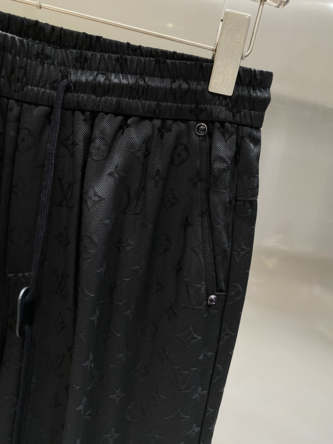 《𝙉𝙚𝙬🤍🖤驴家 》25专供新款休闲裤 高端版本！专柜定制面料 舒适度高，细节无可挑剔，品牌元素设计理念