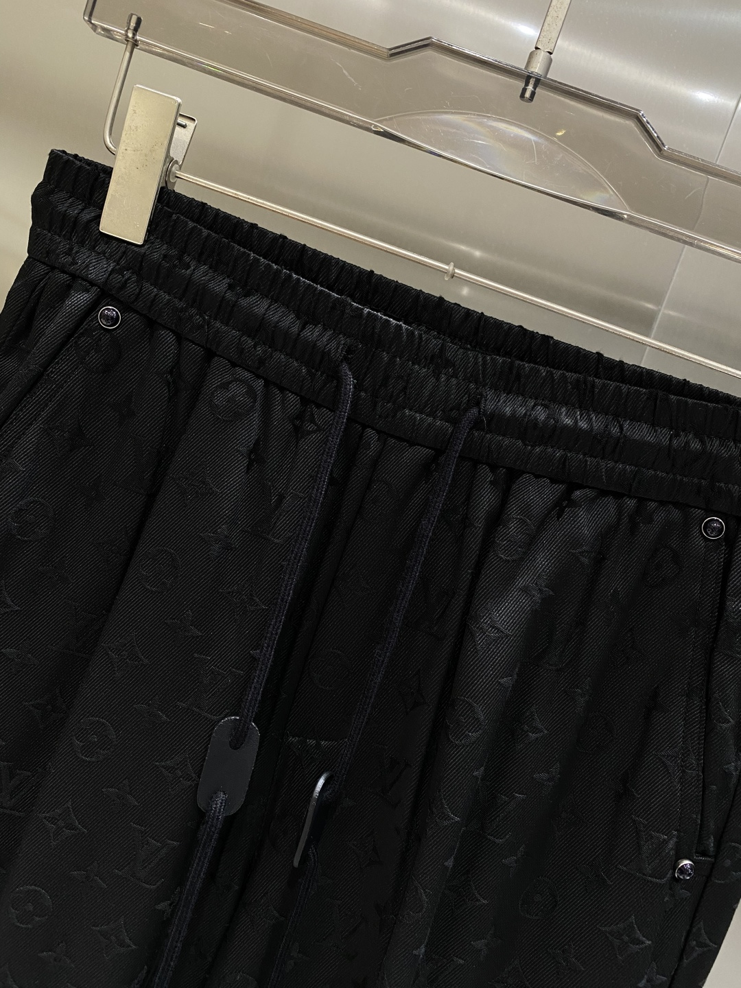 《𝙉𝙚𝙬🤍🖤驴家 》25专供新款休闲裤 高端版本！专柜定制面料 舒适度高，细节无可挑剔，品牌元素设计理念