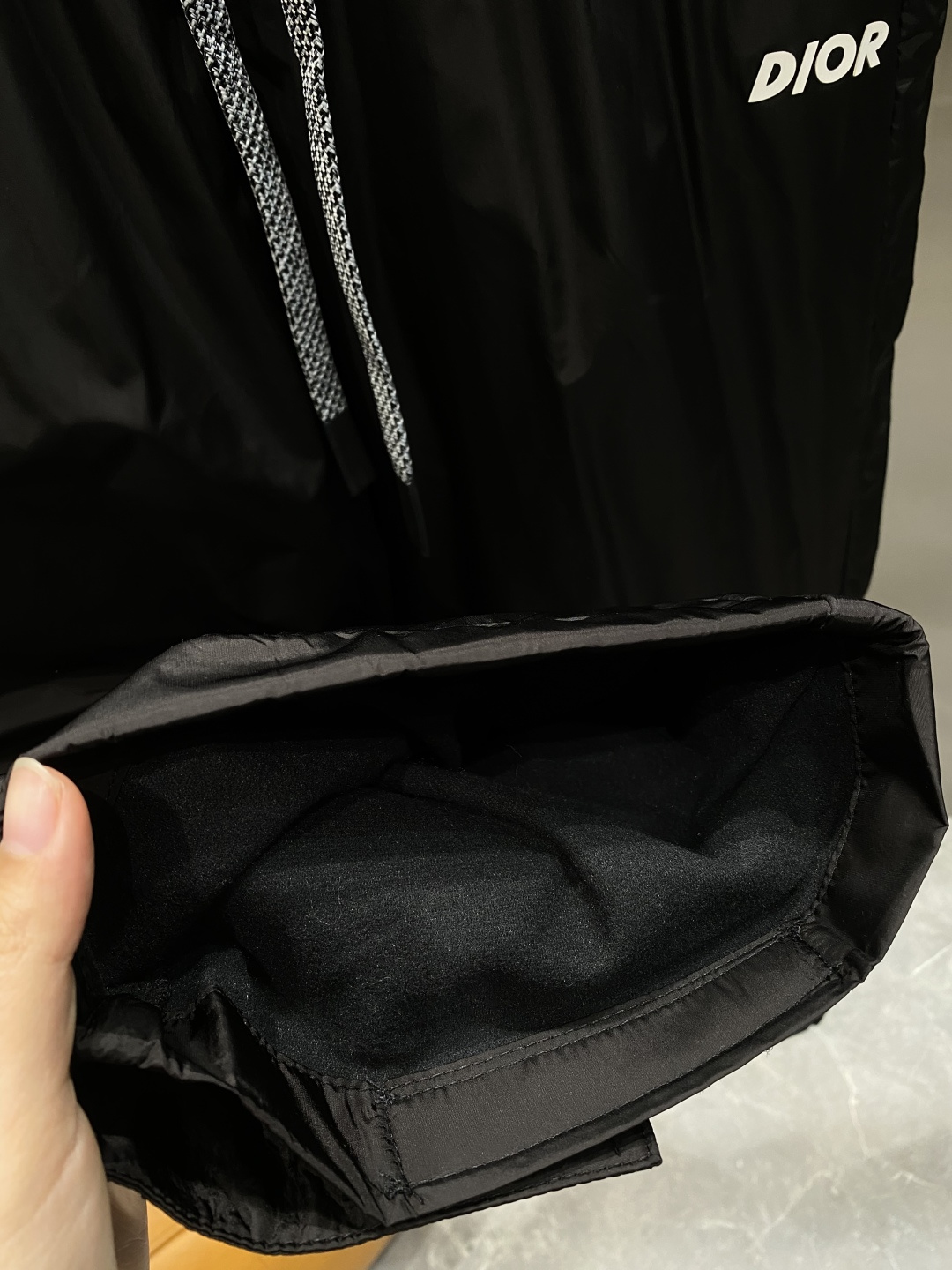 《𝙉𝙚𝙬🤍🖤迪家 》25专供新款休闲裤 高端版本！专柜定制面料 舒适度高，细节无可挑剔，品牌元素设计理念