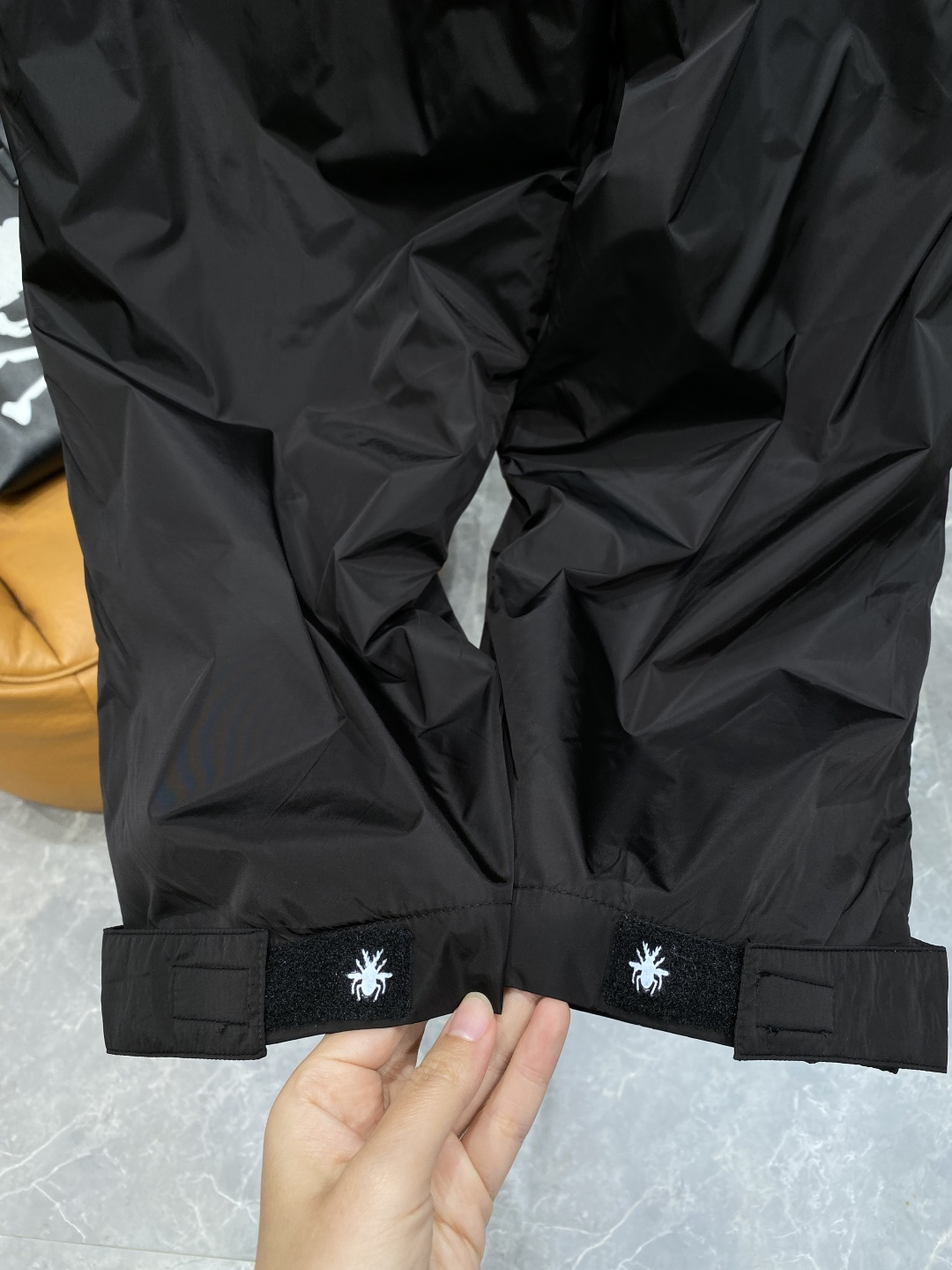 《𝙉𝙚𝙬🤍🖤迪家 》25专供新款休闲裤 高端版本！专柜定制面料 舒适度高，细节无可挑剔，品牌元素设计理念