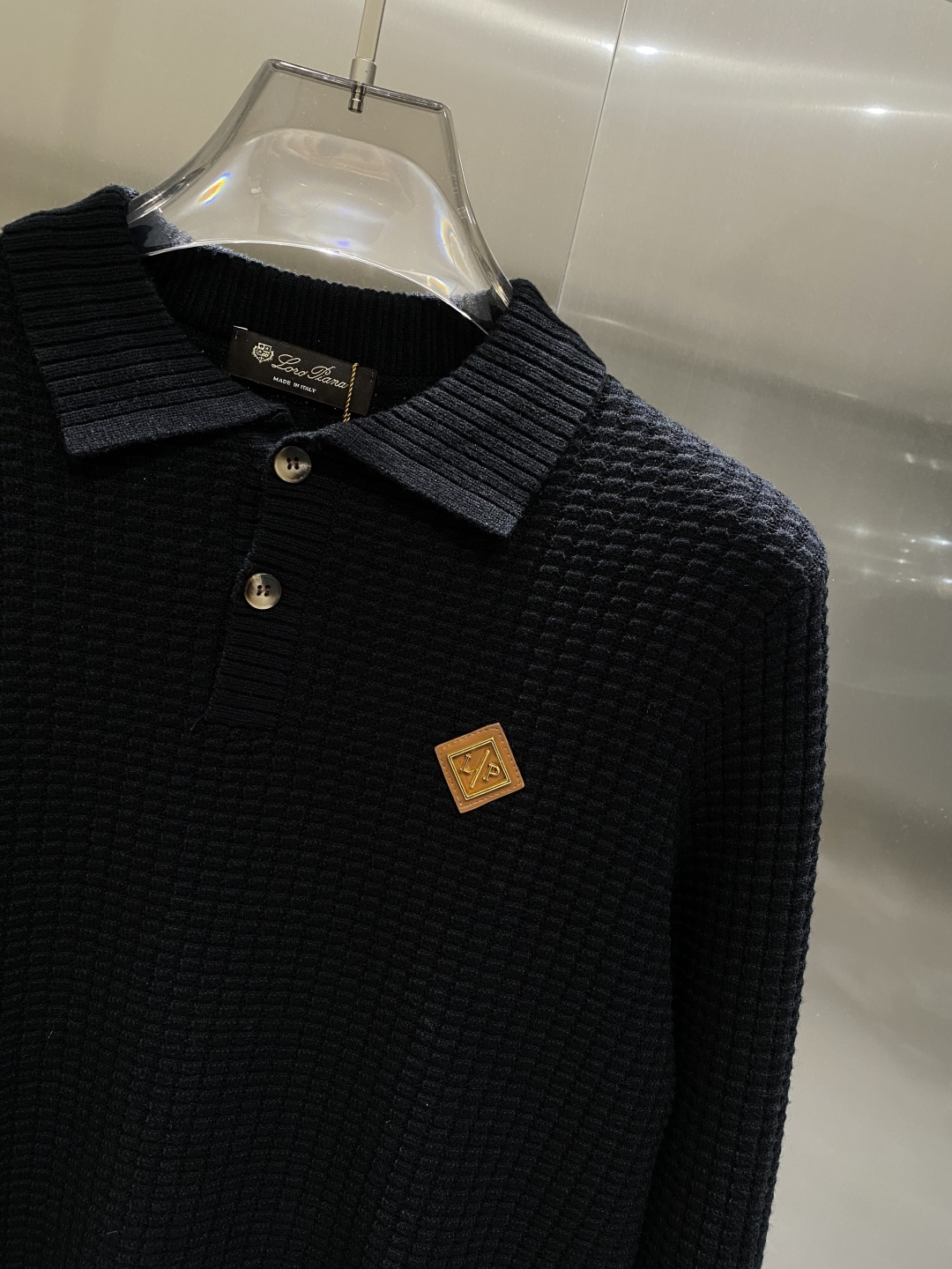 《𝙉𝙚𝙬🤍🖤lP🆕家》秋冬经典男士针织长袖圆领套头毛衣 这款针织衫向经典图案致敬。采用棉质平纹针织面料精