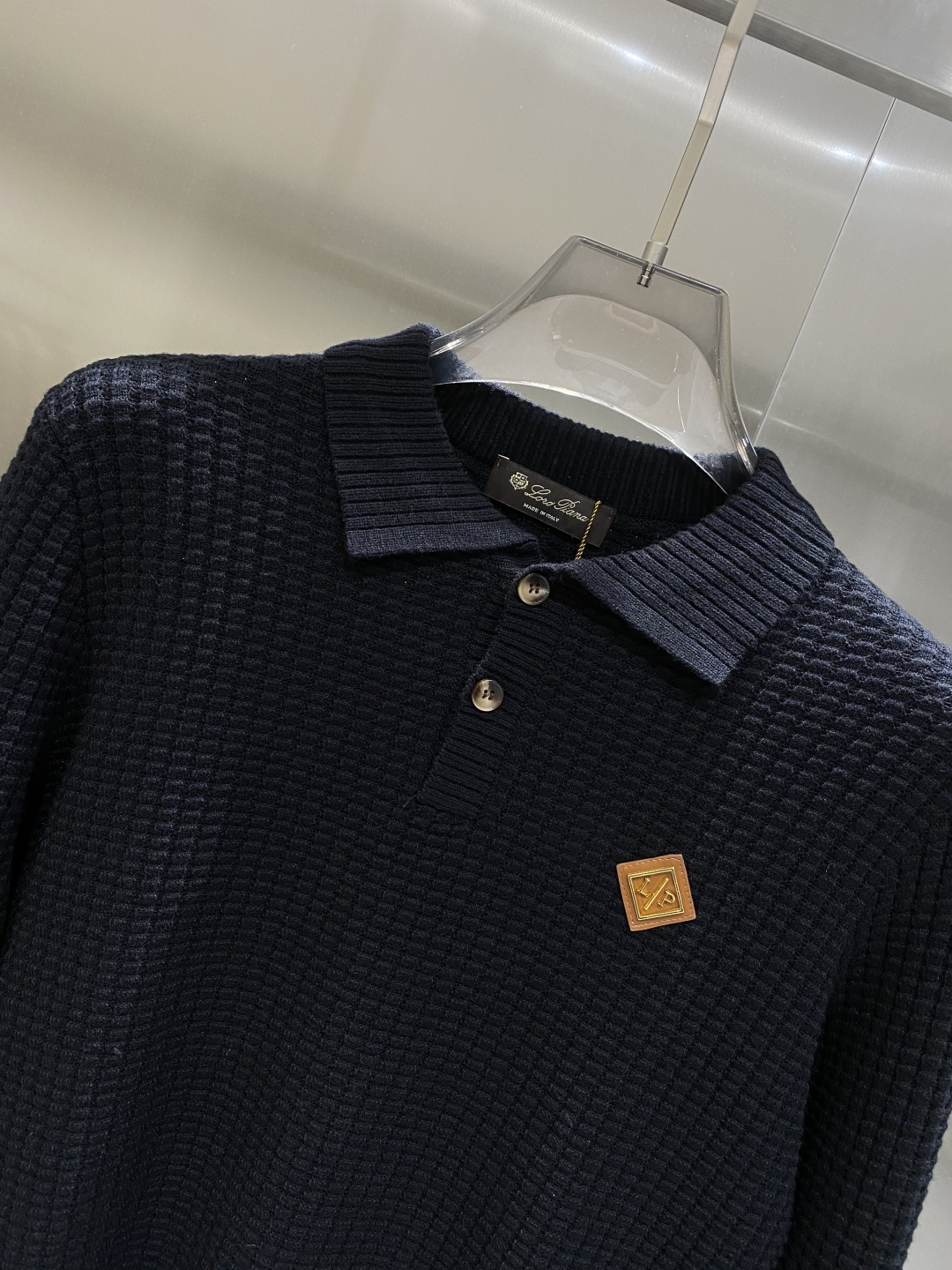 《𝙉𝙚𝙬🤍🖤lP🆕家》秋冬经典男士针织长袖圆领套头毛衣 这款针织衫向经典图案致敬。采用棉质平纹针织面料精