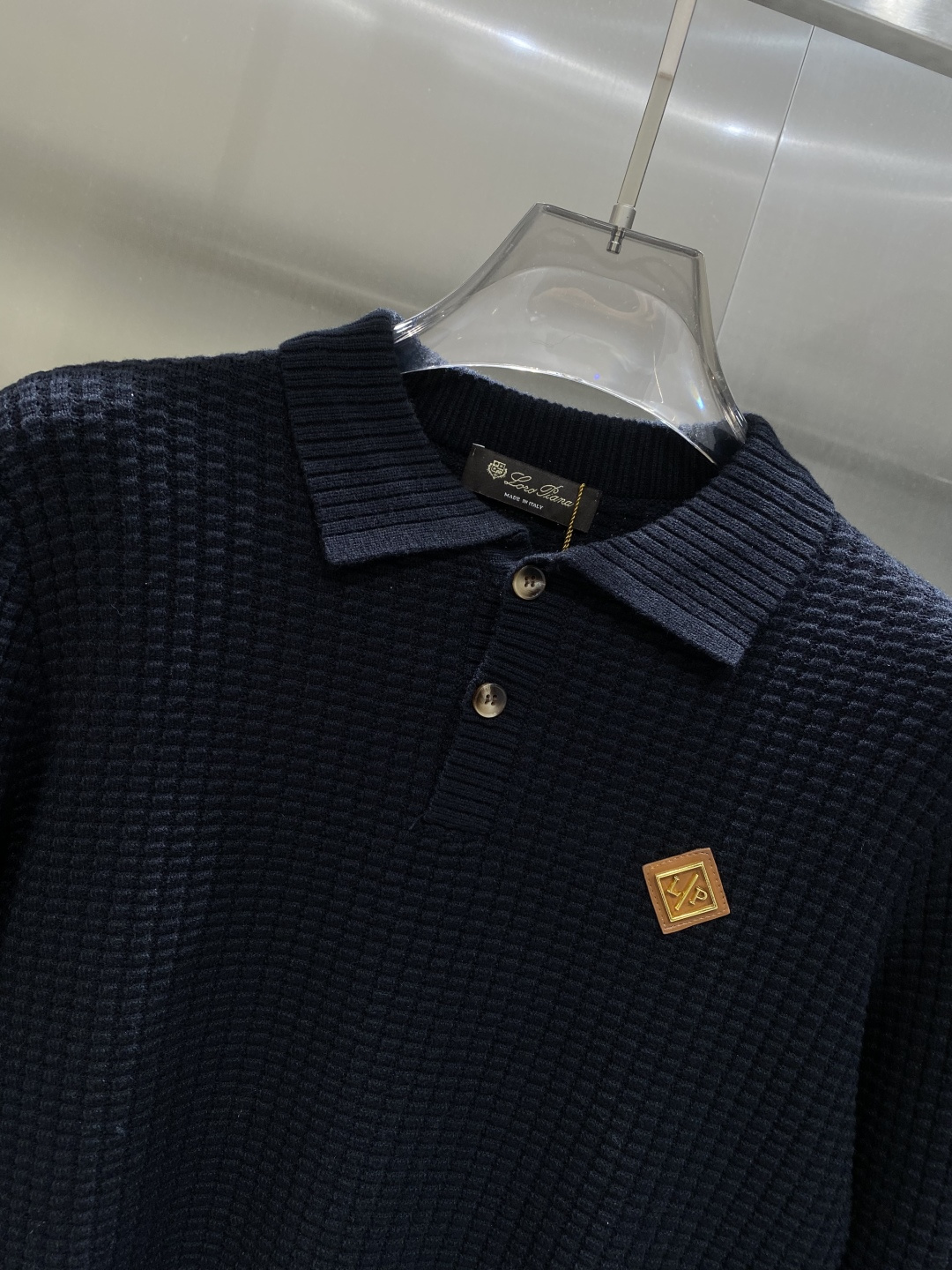 《𝙉𝙚𝙬🤍🖤lP🆕家》秋冬经典男士针织长袖圆领套头毛衣 这款针织衫向经典图案致敬。采用棉质平纹针织面料精