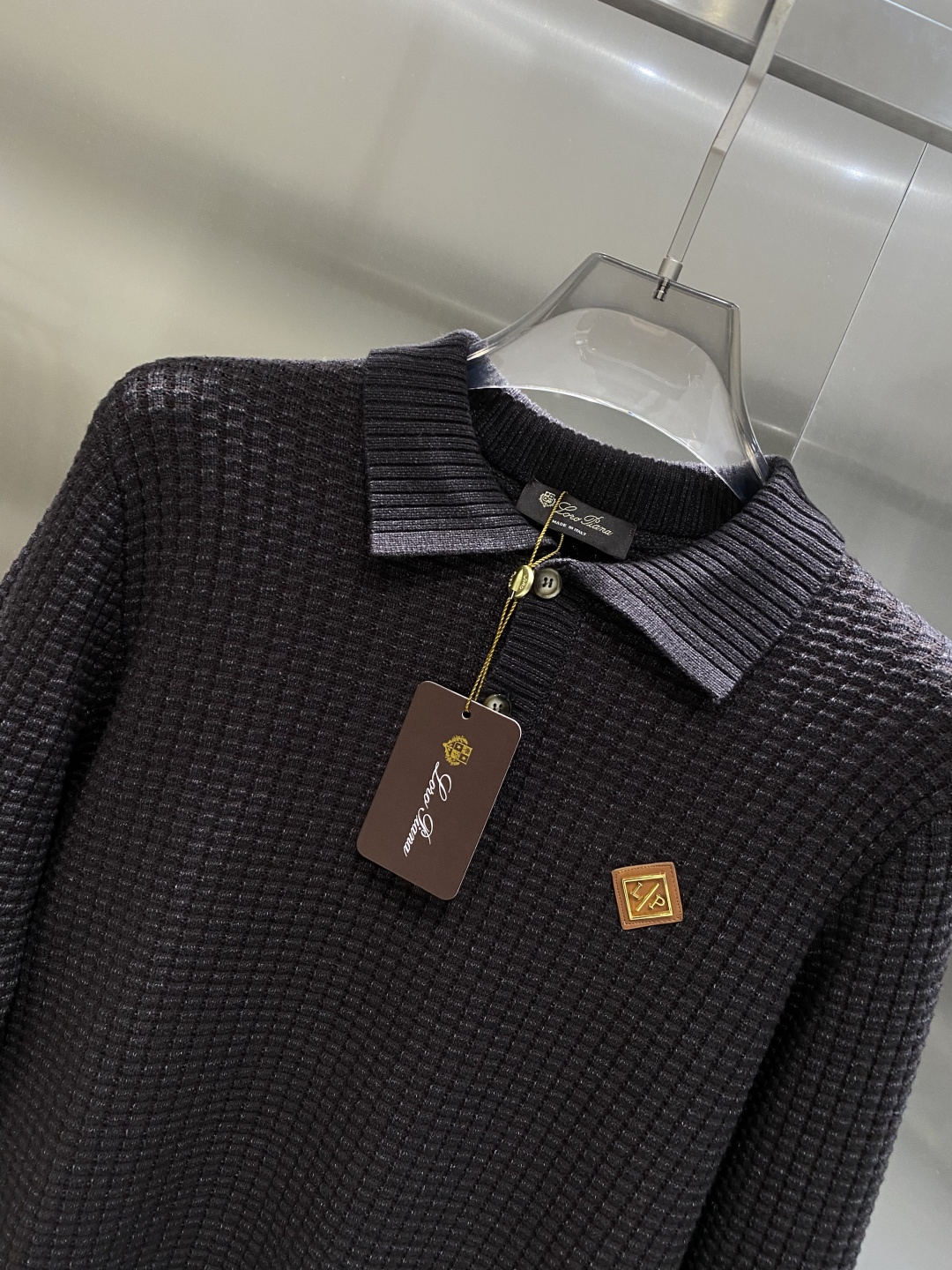 《𝙉𝙚𝙬🤍🖤lP🆕家》秋冬经典男士针织长袖圆领套头毛衣 这款针织衫向经典图案致敬。采用棉质平纹针织面料精