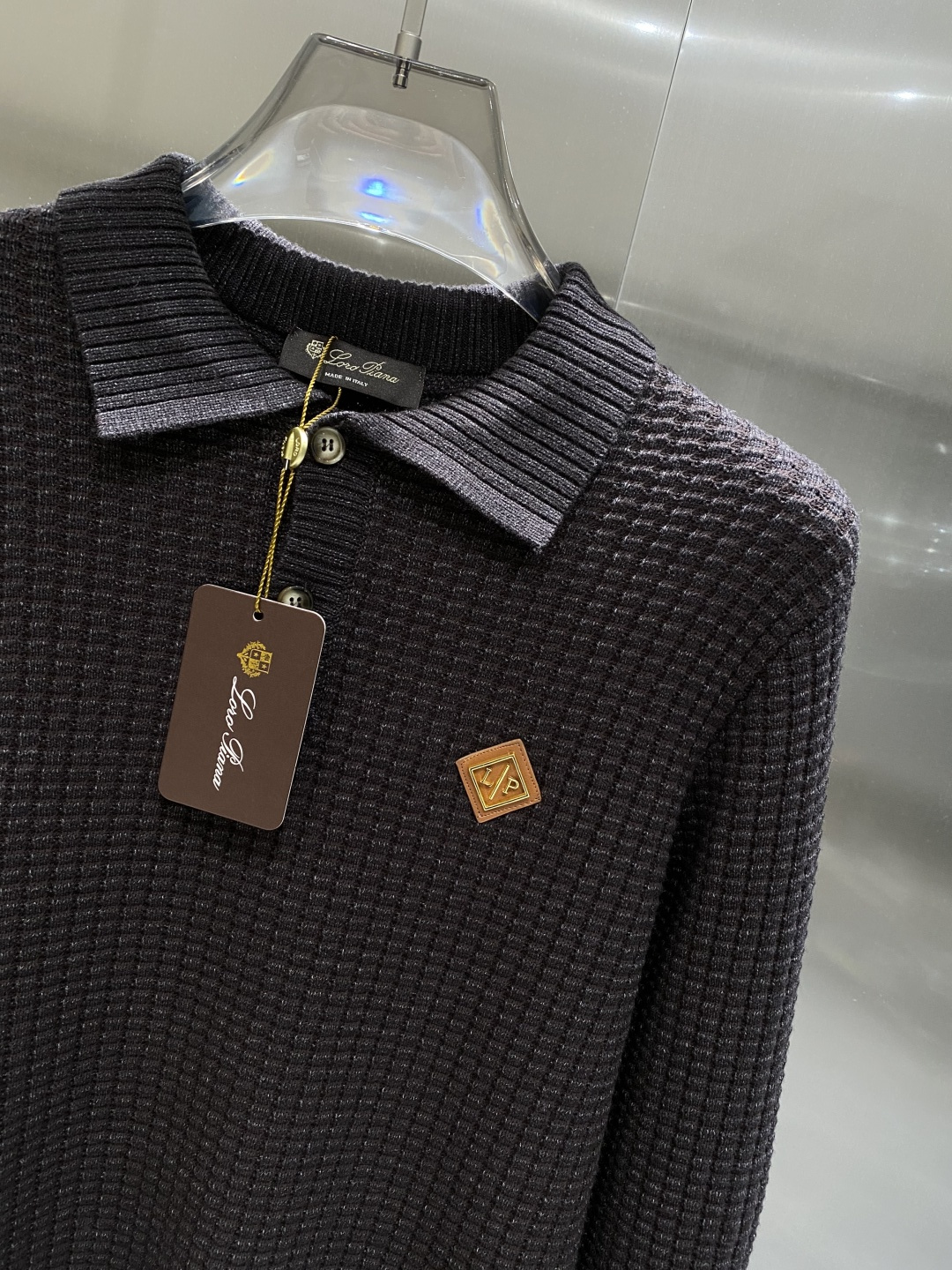 《𝙉𝙚𝙬🤍🖤lP🆕家》秋冬经典男士针织长袖圆领套头毛衣 这款针织衫向经典图案致敬。采用棉质平纹针织面料精