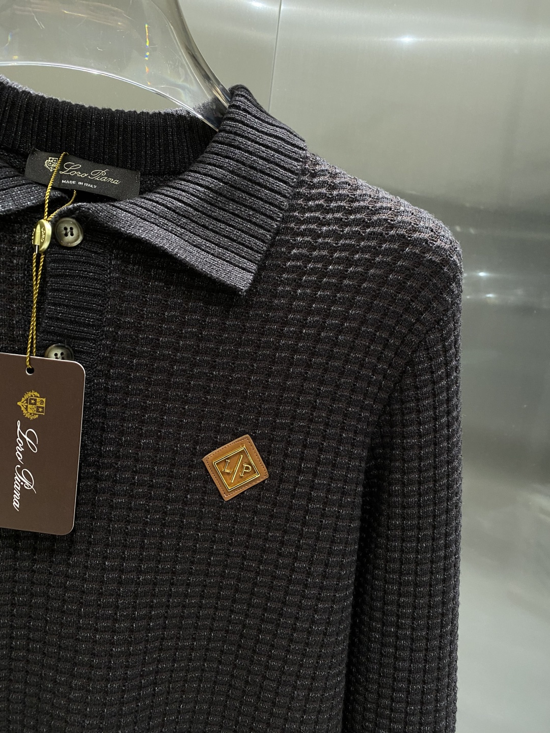 《𝙉𝙚𝙬🤍🖤lP🆕家》秋冬经典男士针织长袖圆领套头毛衣 这款针织衫向经典图案致敬。采用棉质平纹针织面料精