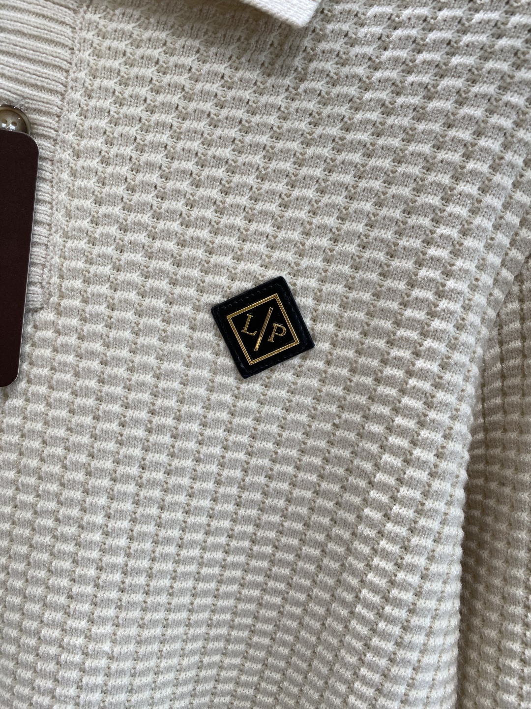 《𝙉𝙚𝙬🤍🖤lP🆕家》秋冬经典男士针织长袖圆领套头毛衣 这款针织衫向经典图案致敬。采用棉质平纹针织面料精