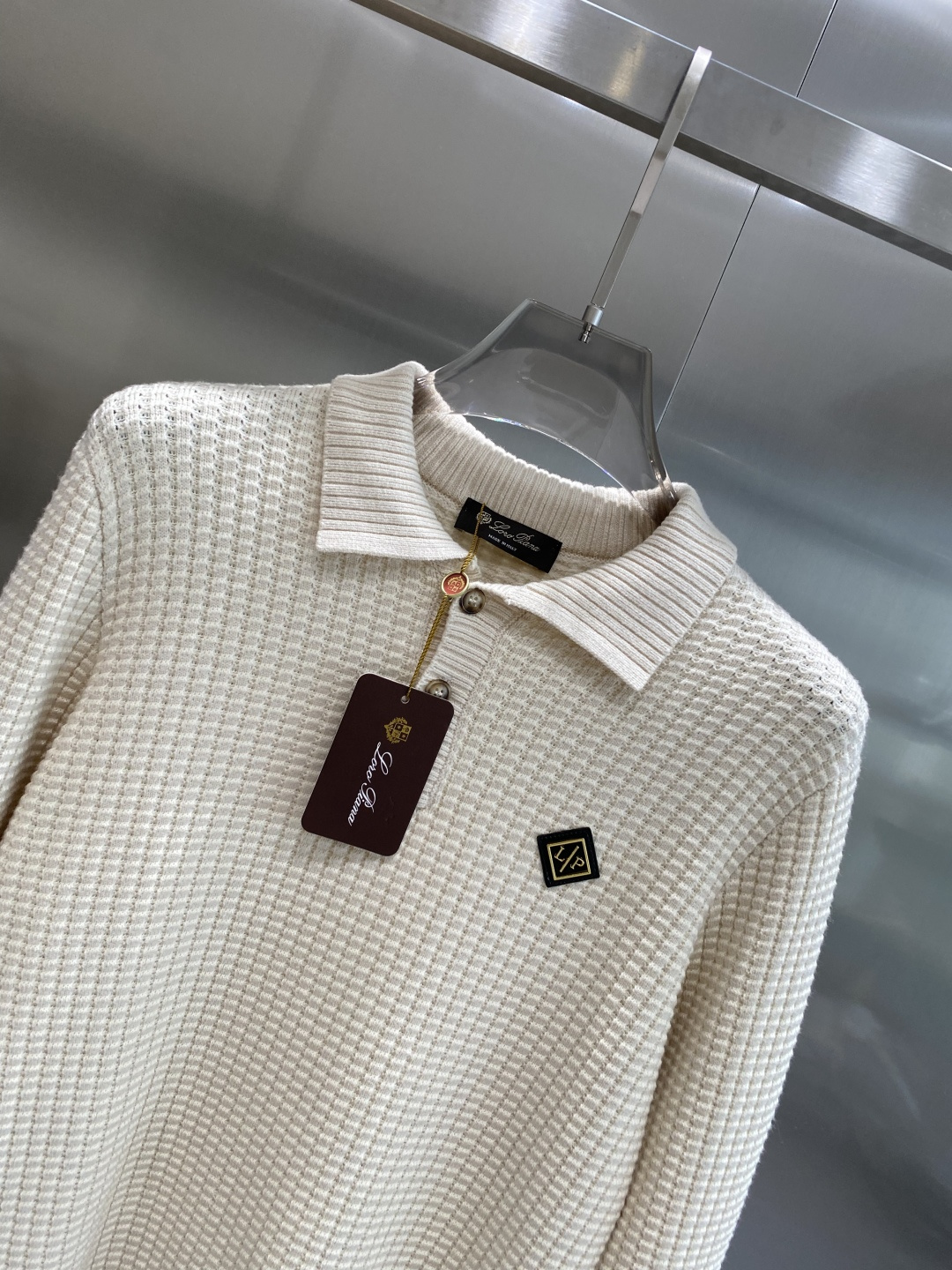 《𝙉𝙚𝙬🤍🖤lP🆕家》秋冬经典男士针织长袖圆领套头毛衣 这款针织衫向经典图案致敬。采用棉质平纹针织面料精