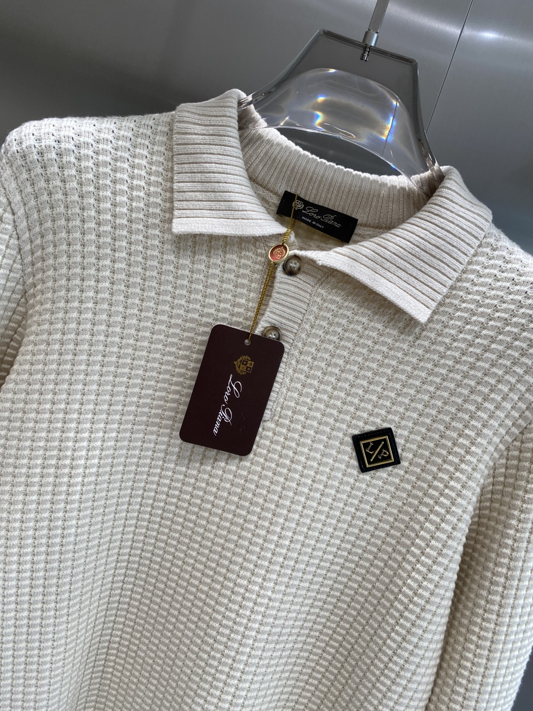 《𝙉𝙚𝙬🤍🖤lP🆕家》秋冬经典男士针织长袖圆领套头毛衣 这款针织衫向经典图案致敬。采用棉质平纹针织面料精