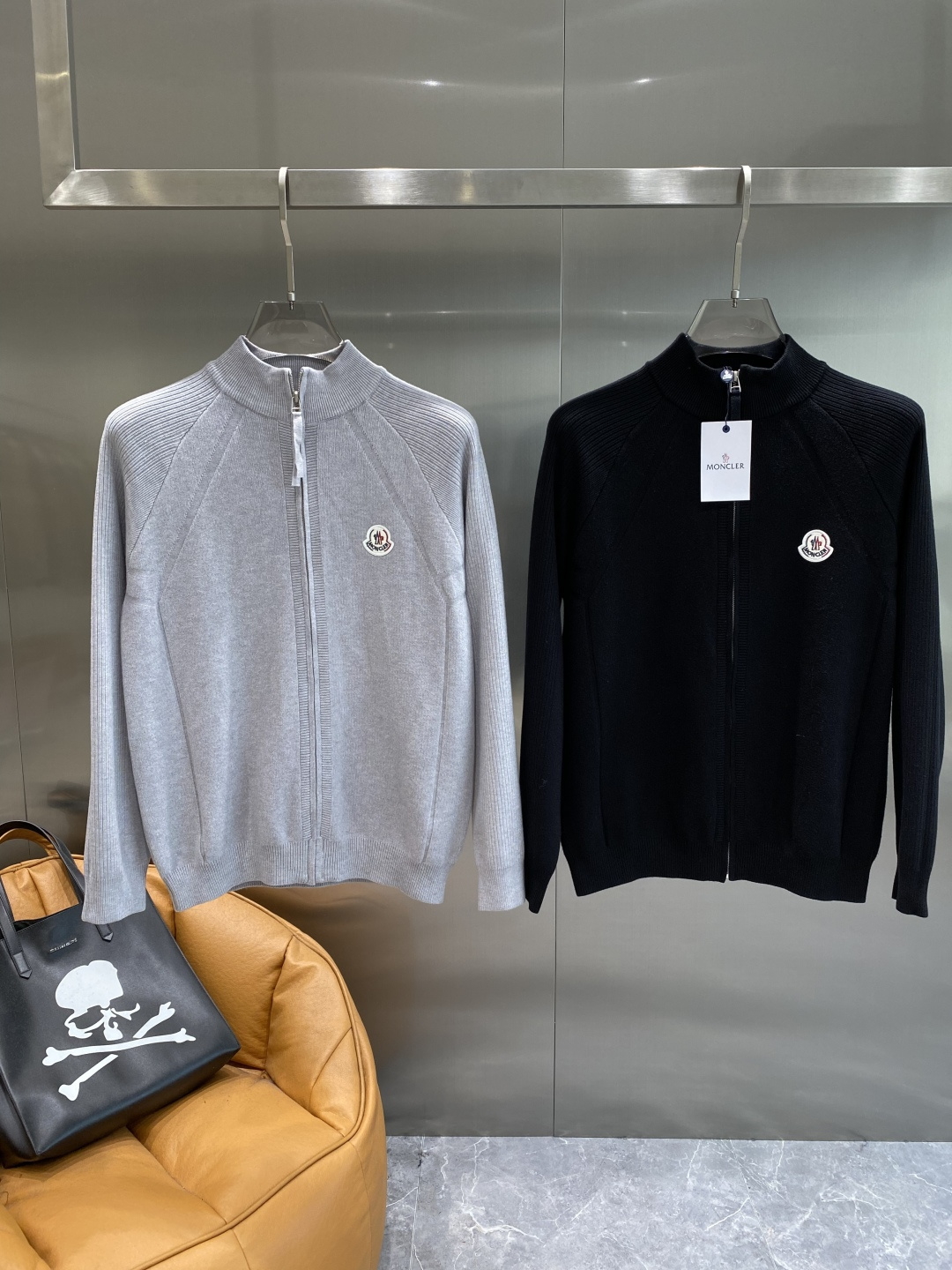 《𝙉𝙚𝙬🤍🖤蒙家》开衫新款针织毛衣衫，彰显2025秋冬秀场的 主题。责任采购羊毛成就换季时节的典雅之选，