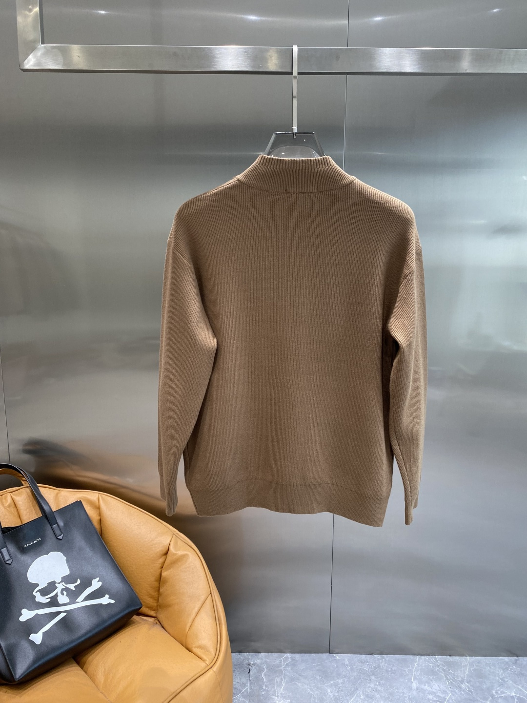 《𝙉𝙚𝙬🤍🖤驴家》开衫新款针织毛衣衫，彰显2025秋冬秀场的 主题。责任采购羊毛成就换季时节的典雅之选，