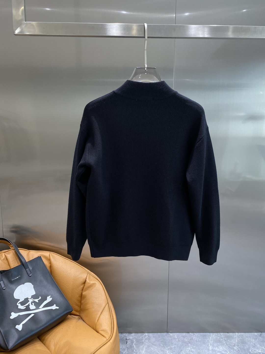 《𝙉𝙚𝙬🤍🖤驴家》开衫新款针织毛衣衫，彰显2025秋冬秀场的 主题。责任采购羊毛成就换季时节的典雅之选，