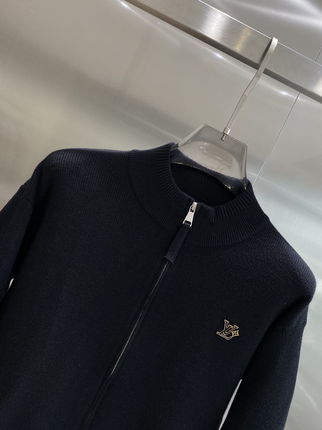 《𝙉𝙚𝙬🤍🖤驴家》开衫新款针织毛衣衫，彰显2025秋冬秀场的 主题。责任采购羊毛成就换季时节的典雅之选，