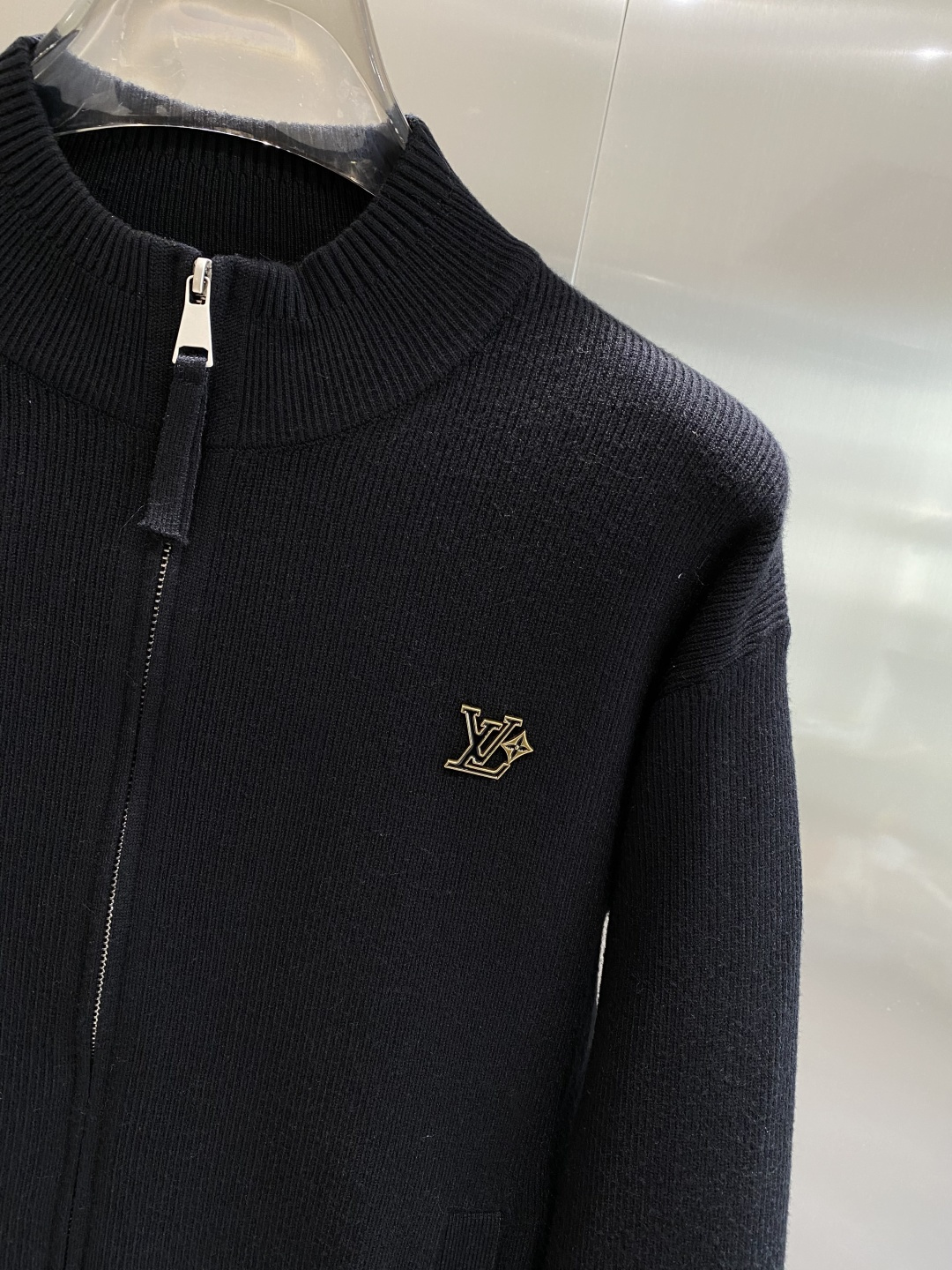 《𝙉𝙚𝙬🤍🖤驴家》开衫新款针织毛衣衫，彰显2025秋冬秀场的 主题。责任采购羊毛成就换季时节的典雅之选，