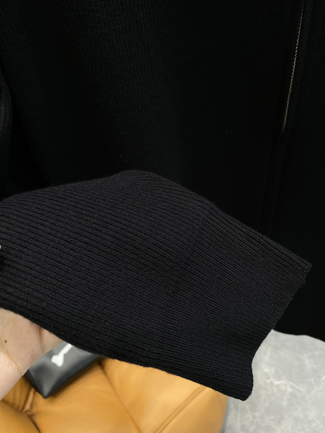 《𝙉𝙚𝙬🤍🖤驴家》开衫新款针织毛衣衫，彰显2025秋冬秀场的 主题。责任采购羊毛成就换季时节的典雅之选，