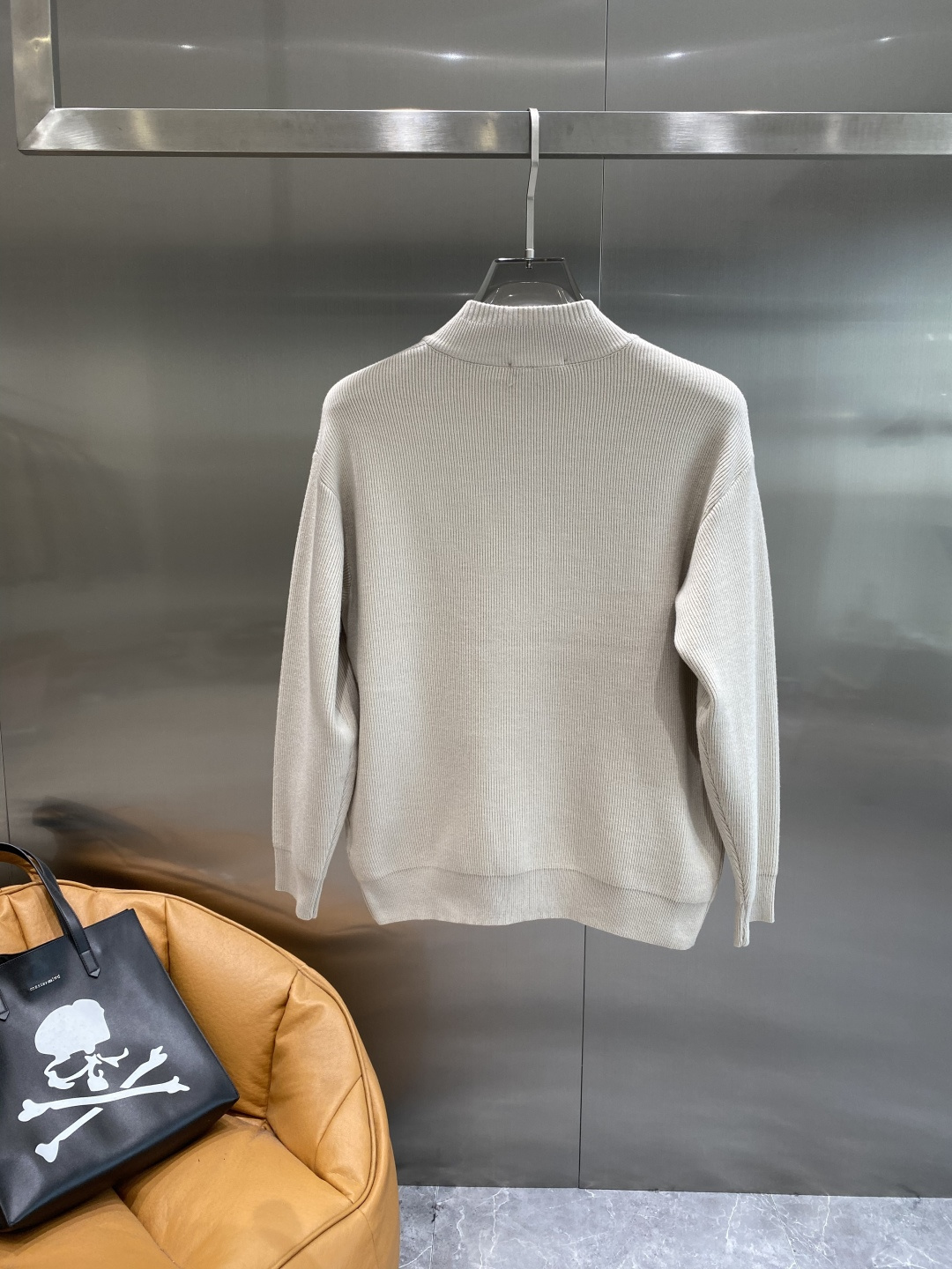 《𝙉𝙚𝙬🤍🖤驴家》开衫新款针织毛衣衫，彰显2025秋冬秀场的 主题。责任采购羊毛成就换季时节的典雅之选，