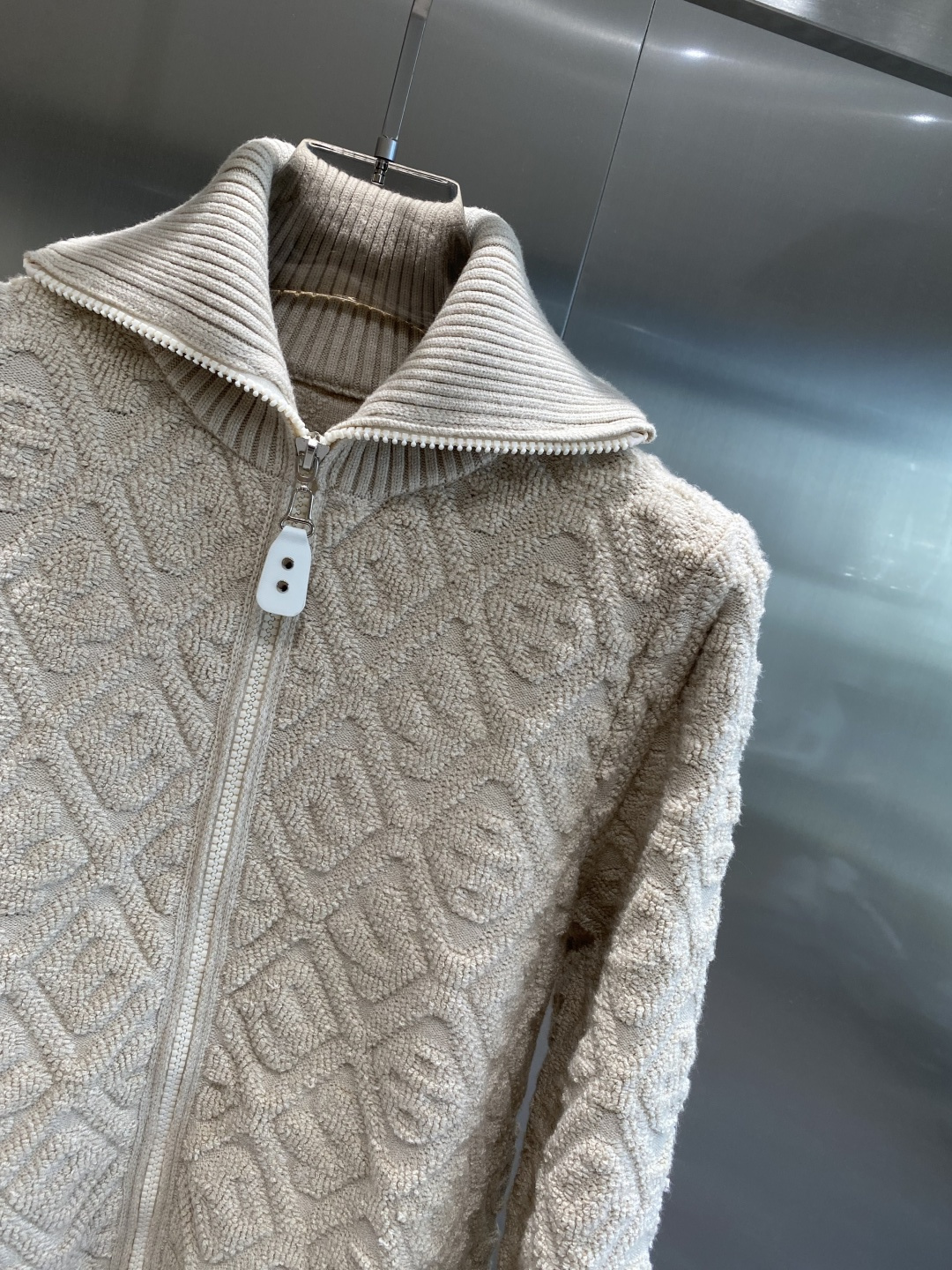 《𝙉𝙚𝙬🤍🖤驴家》25ss秋冬 最新最顶级开衫羊毛针织衫开衫毛衣，精致配色融合新款潮开衫，最顶级的品质专