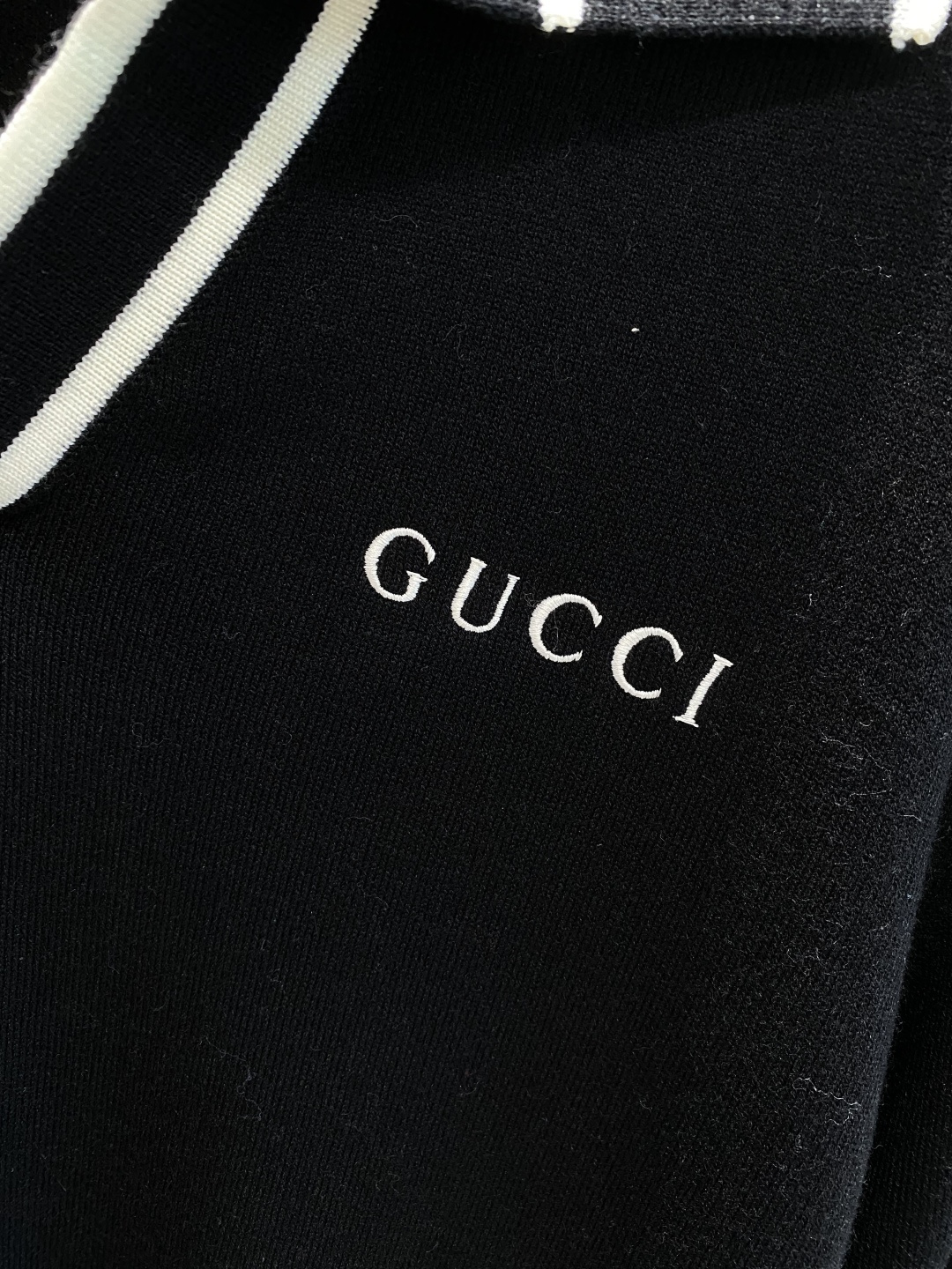 《𝙉𝙚𝙬🤍🖤古家》2025官网秋冬季最新毛衣，专柜同步在售爆款！特供羊毛混纺面料.手感舒适.可直接接触皮