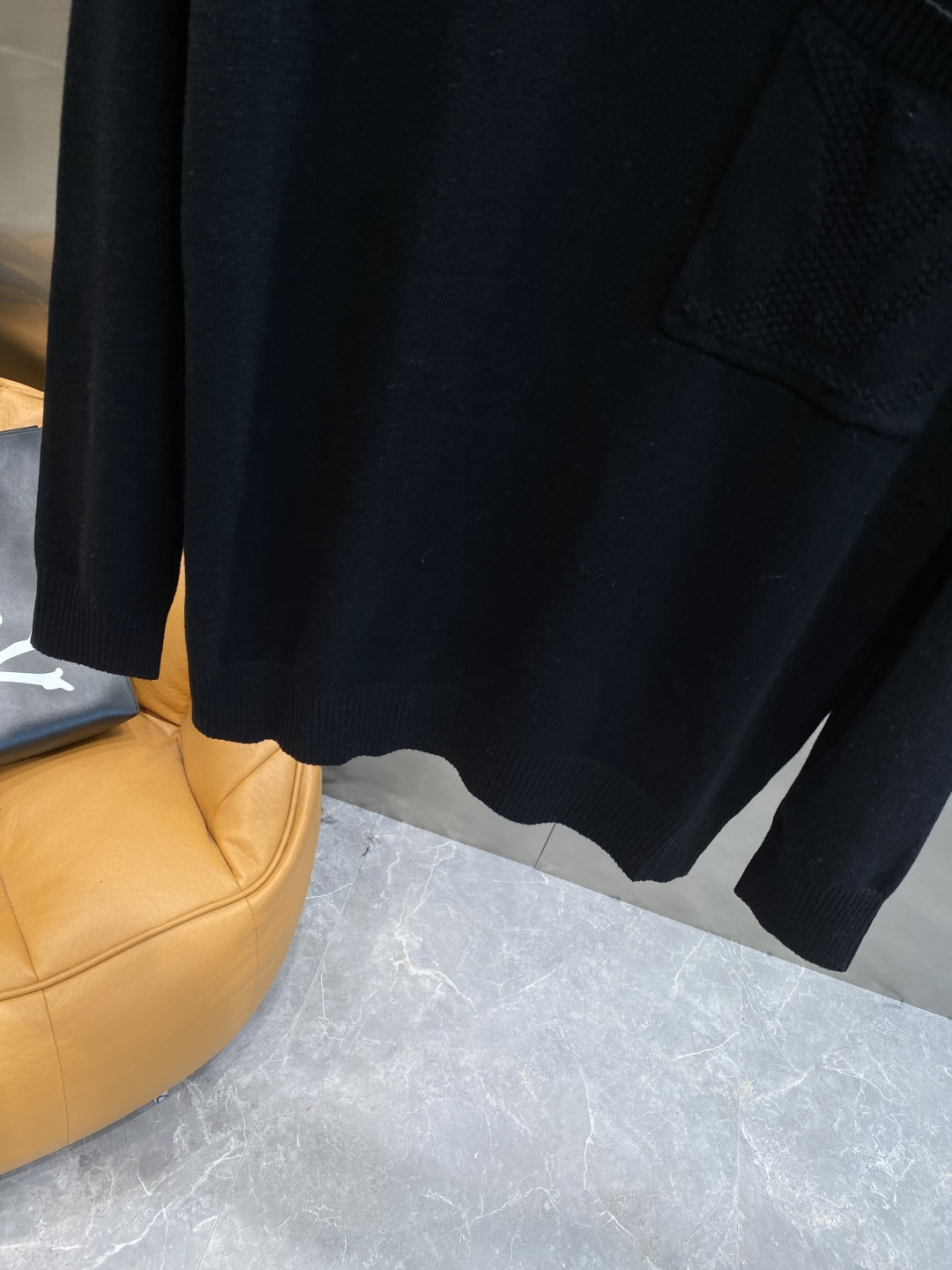 《𝙉𝙚𝙬🤍🖤驴家》2025官网秋冬季最新毛衣，专柜同步在售爆款！特供羊毛混纺面料.手感舒适.可直接接触皮