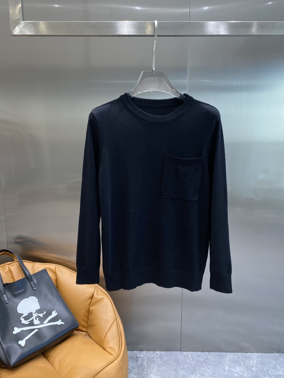 《𝙉𝙚𝙬🤍🖤驴家》2025官网秋冬季最新毛衣，专柜同步在售爆款！特供羊毛混纺面料.手感舒适.可直接接触皮