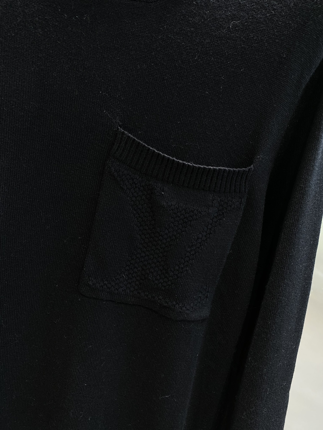 《𝙉𝙚𝙬🤍🖤驴家》2025官网秋冬季最新毛衣，专柜同步在售爆款！特供羊毛混纺面料.手感舒适.可直接接触皮