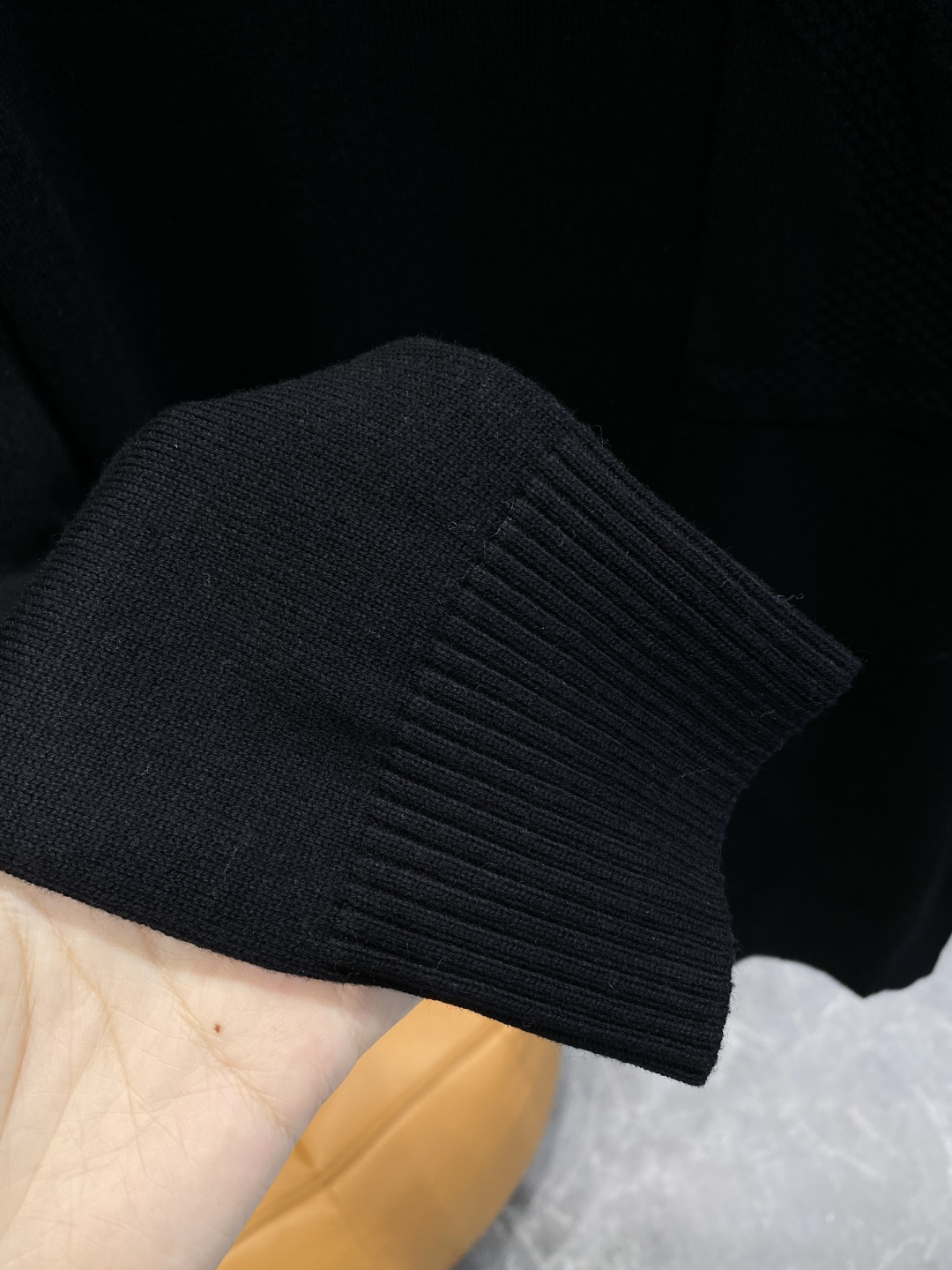 《𝙉𝙚𝙬🤍🖤驴家》2025官网秋冬季最新毛衣，专柜同步在售爆款！特供羊毛混纺面料.手感舒适.可直接接触皮