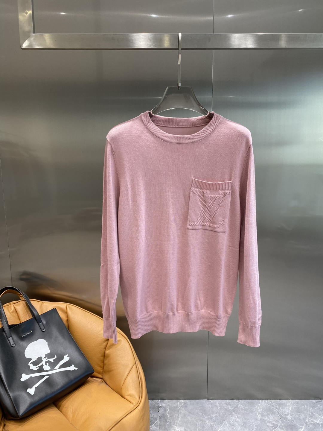 《𝙉𝙚𝙬🤍🖤驴家》2025官网秋冬季最新毛衣，专柜同步在售爆款！特供羊毛混纺面料.手感舒适.可直接接触皮