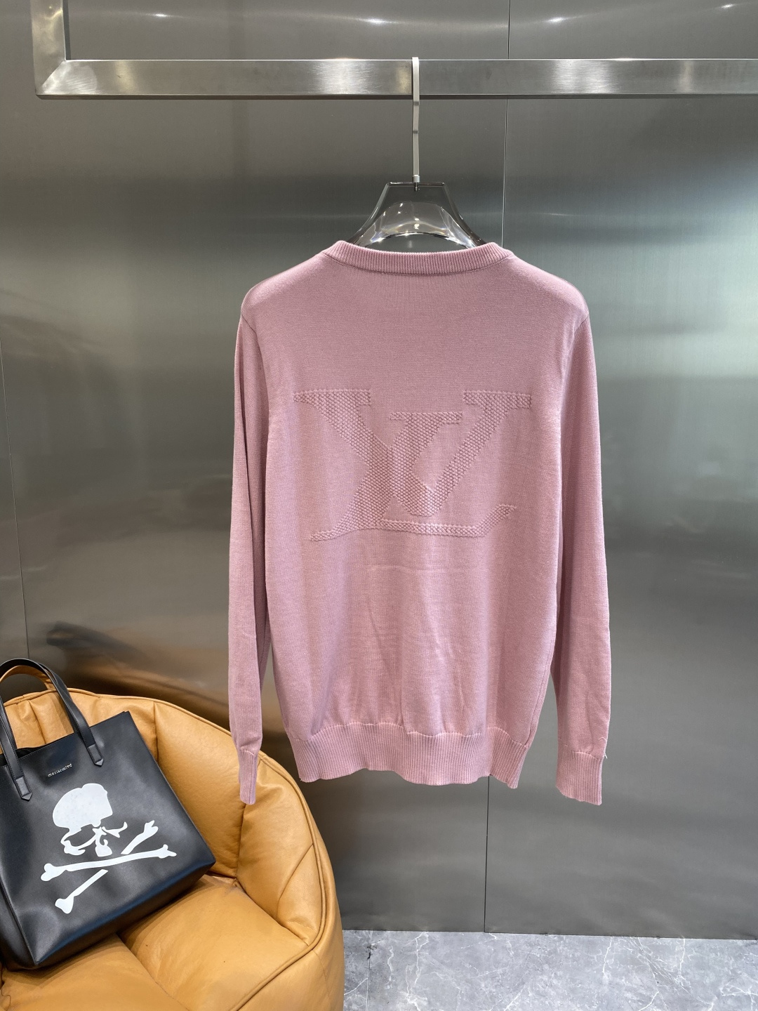 《𝙉𝙚𝙬🤍🖤驴家》2025官网秋冬季最新毛衣，专柜同步在售爆款！特供羊毛混纺面料.手感舒适.可直接接触皮