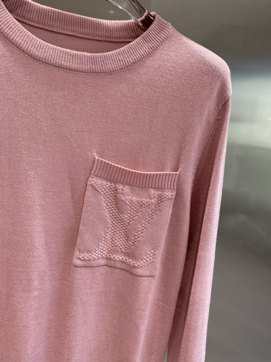 《𝙉𝙚𝙬🤍🖤驴家》2025官网秋冬季最新毛衣，专柜同步在售爆款！特供羊毛混纺面料.手感舒适.可直接接触皮