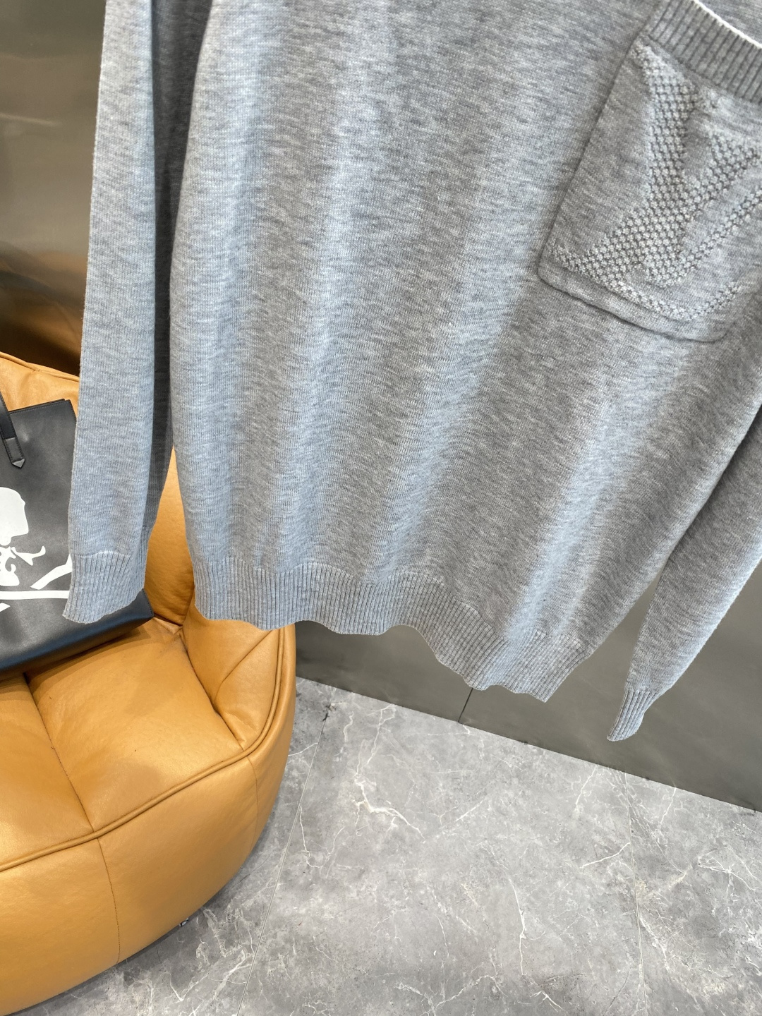 《𝙉𝙚𝙬🤍🖤驴家》2025官网秋冬季最新毛衣，专柜同步在售爆款！特供羊毛混纺面料.手感舒适.可直接接触皮