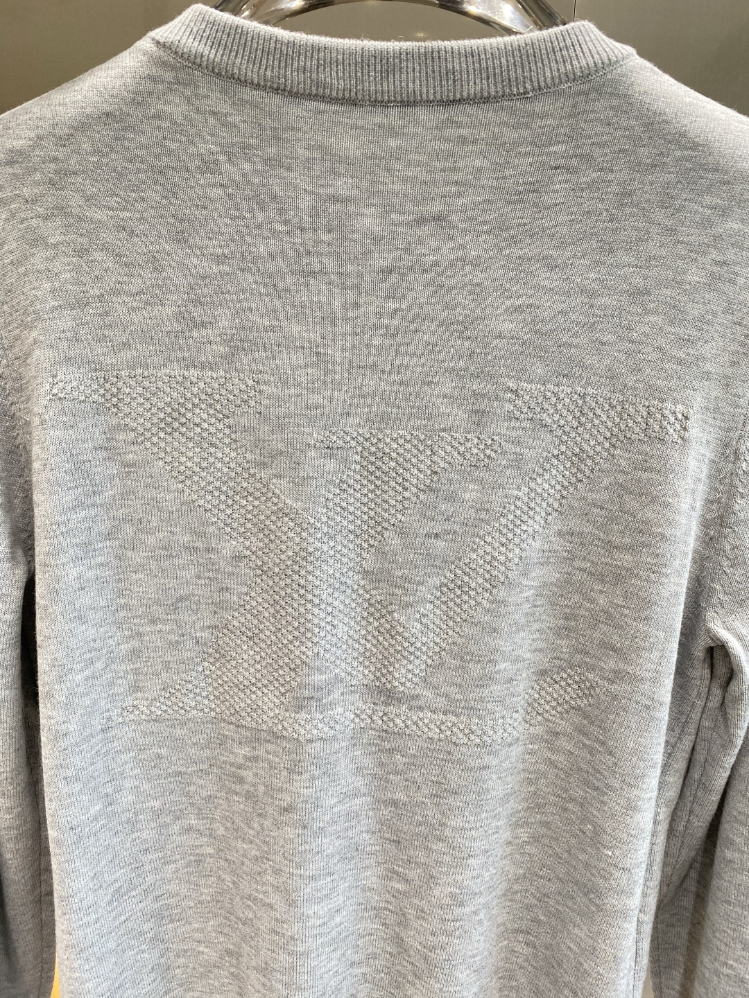 《𝙉𝙚𝙬🤍🖤驴家》2025官网秋冬季最新毛衣，专柜同步在售爆款！特供羊毛混纺面料.手感舒适.可直接接触皮