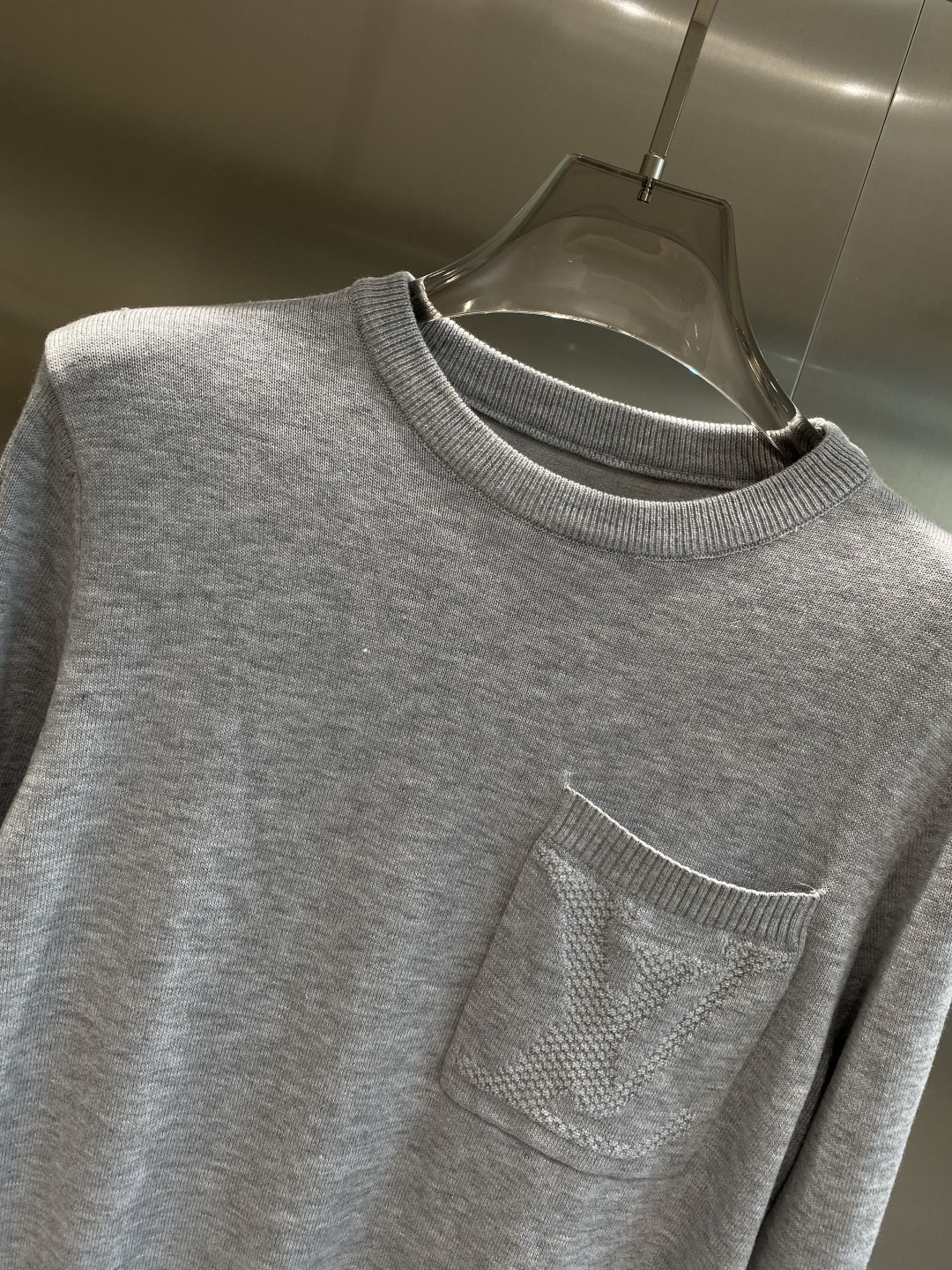 《𝙉𝙚𝙬🤍🖤驴家》2025官网秋冬季最新毛衣，专柜同步在售爆款！特供羊毛混纺面料.手感舒适.可直接接触皮