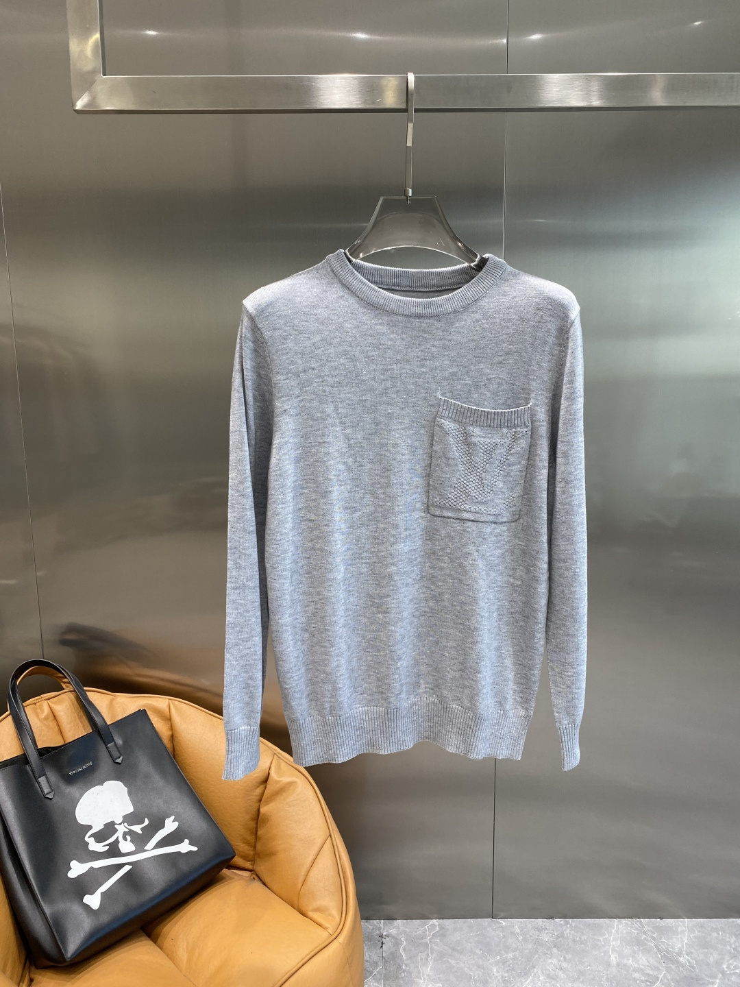 《𝙉𝙚𝙬🤍🖤驴家》2025官网秋冬季最新毛衣，专柜同步在售爆款！特供羊毛混纺面料.手感舒适.可直接接触皮