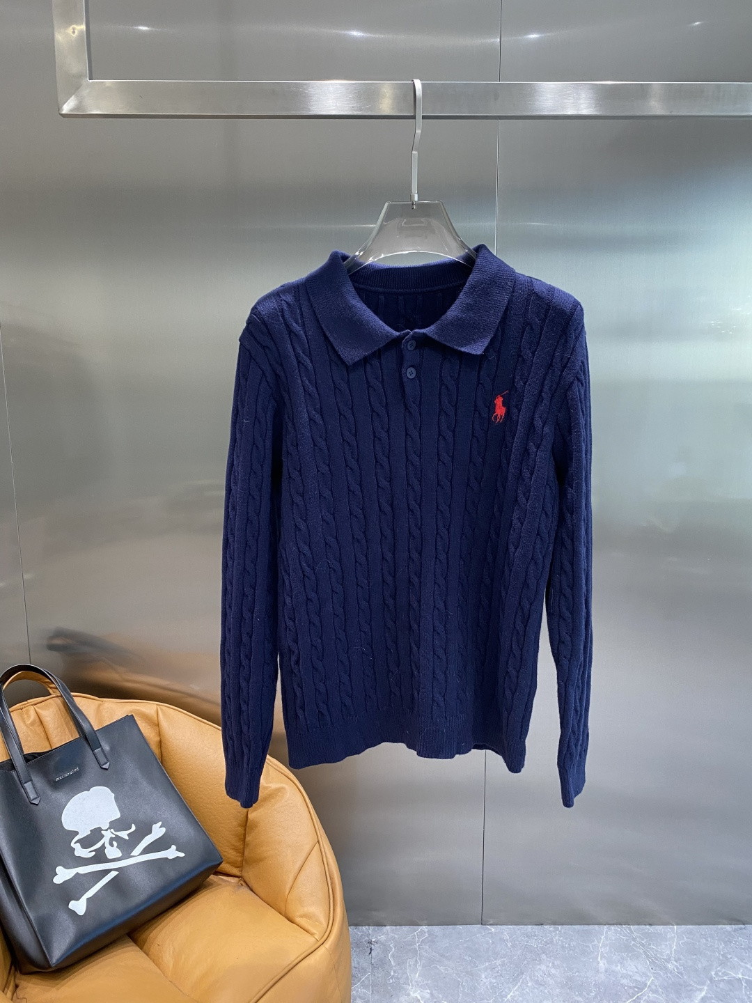 《𝙉𝙚𝙬🤍🖤POLO家》秋冬经典男士针织长袖圆领套头毛衣 这款针织衫向经典图案致敬。采用棉质平纹针织面料