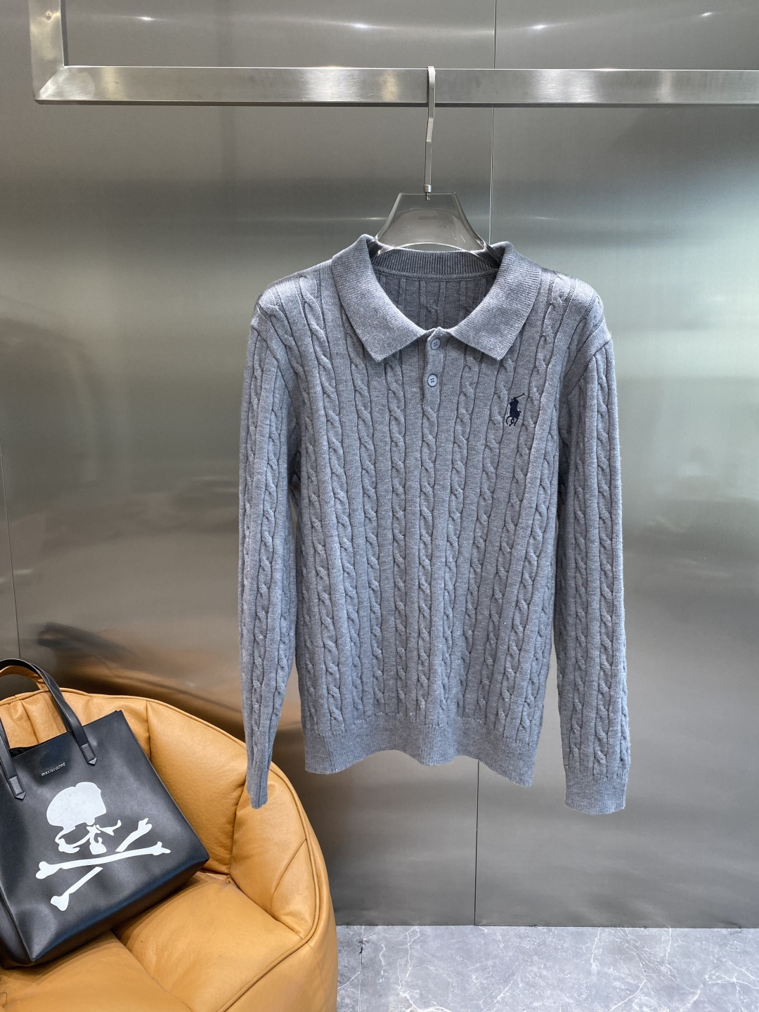 《𝙉𝙚𝙬🤍🖤POLO家》秋冬经典男士针织长袖圆领套头毛衣 这款针织衫向经典图案致敬。采用棉质平纹针织面料