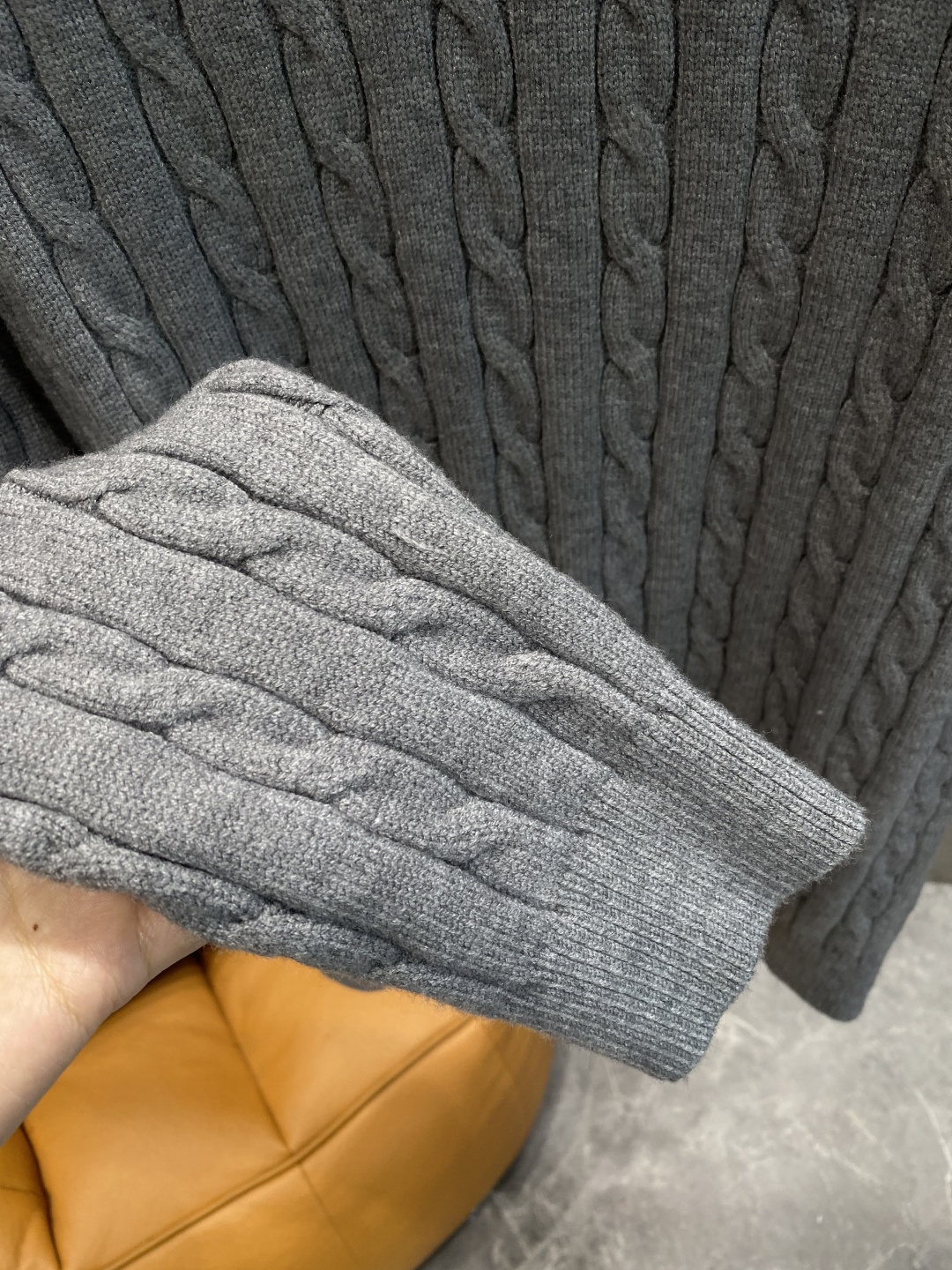 《𝙉𝙚𝙬🤍🖤POLO家》秋冬经典男士针织长袖圆领套头毛衣 这款针织衫向经典图案致敬。采用棉质平纹针织面料