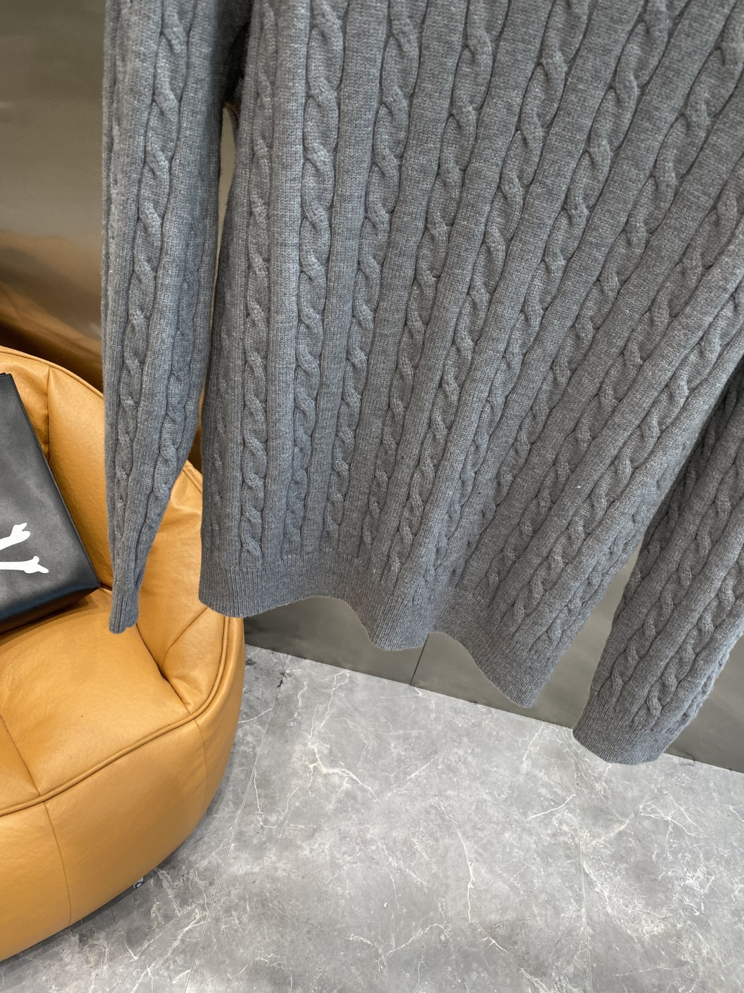 《𝙉𝙚𝙬🤍🖤POLO家》秋冬经典男士针织长袖圆领套头毛衣 这款针织衫向经典图案致敬。采用棉质平纹针织面料